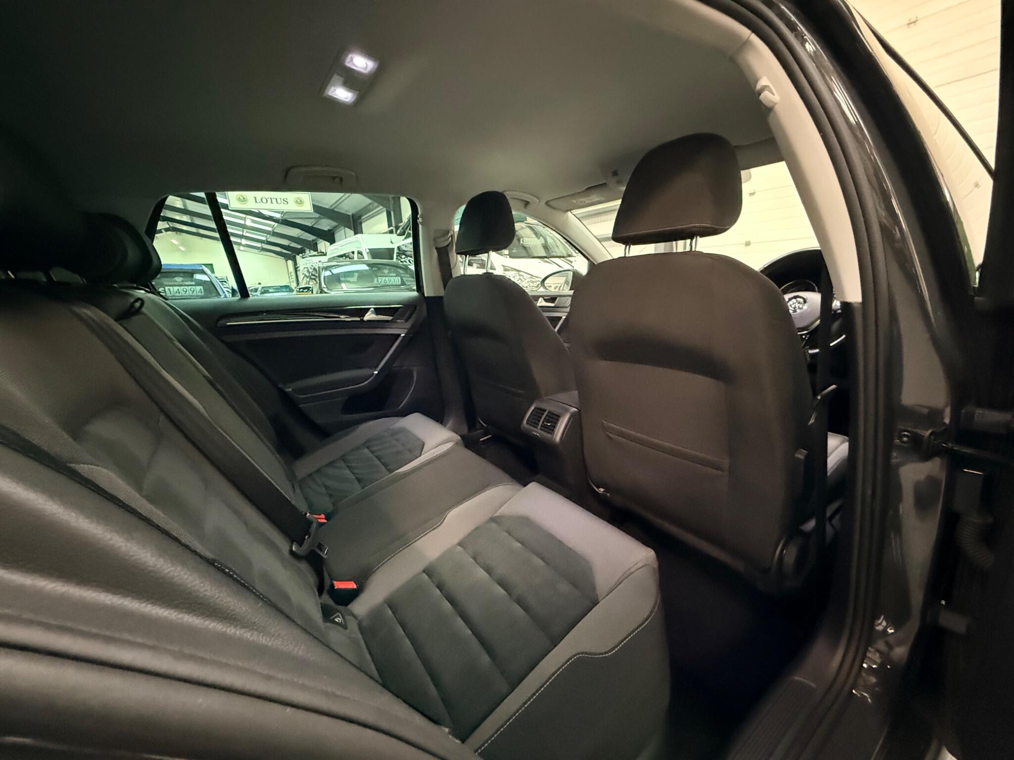Volkswagen Golf view 33