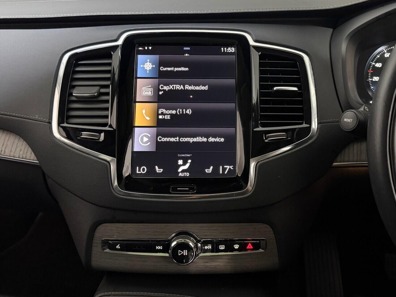 Volvo XC90 view 22