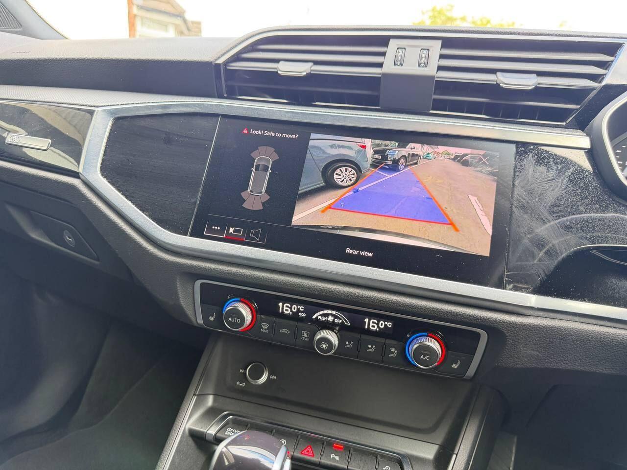 Audi Q3 view 40