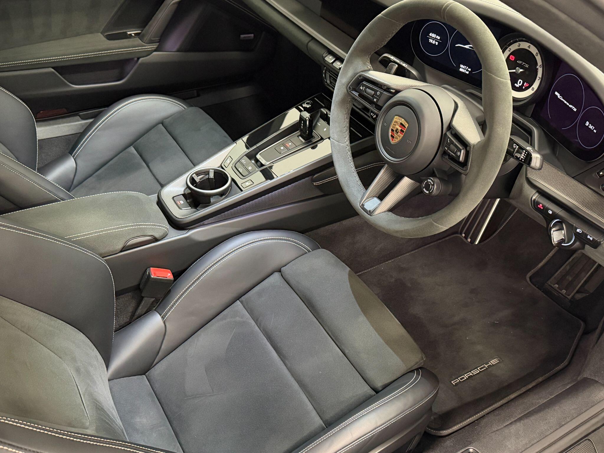 Porsche 911 view 19