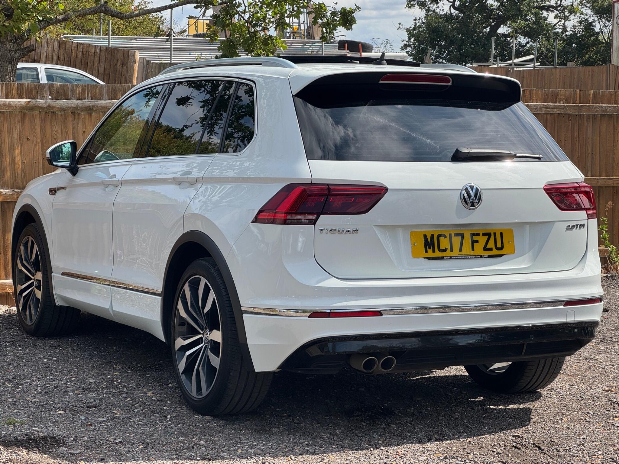 Volkswagen Tiguan view 2