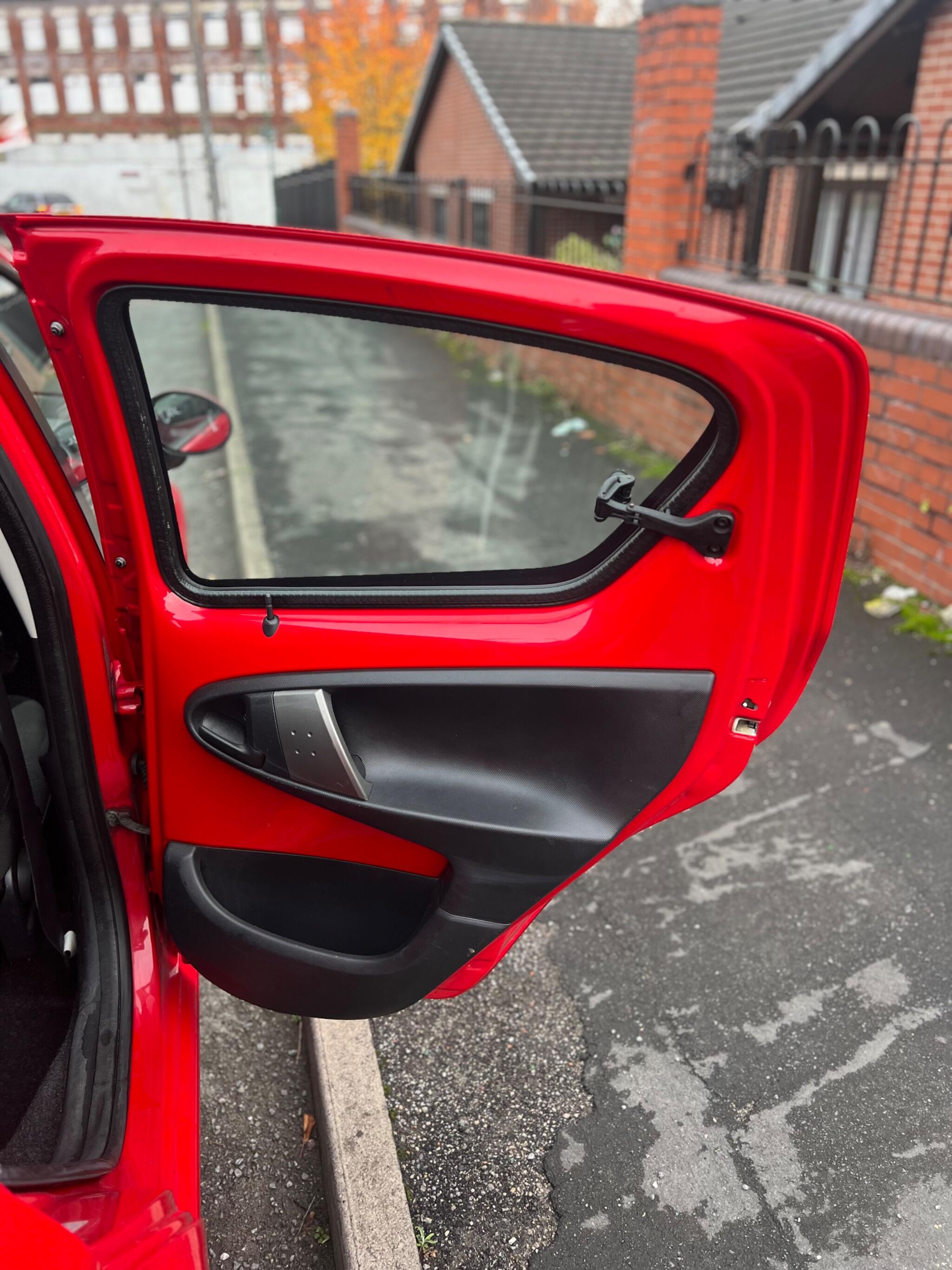 2014 Toyota AYGO image 13