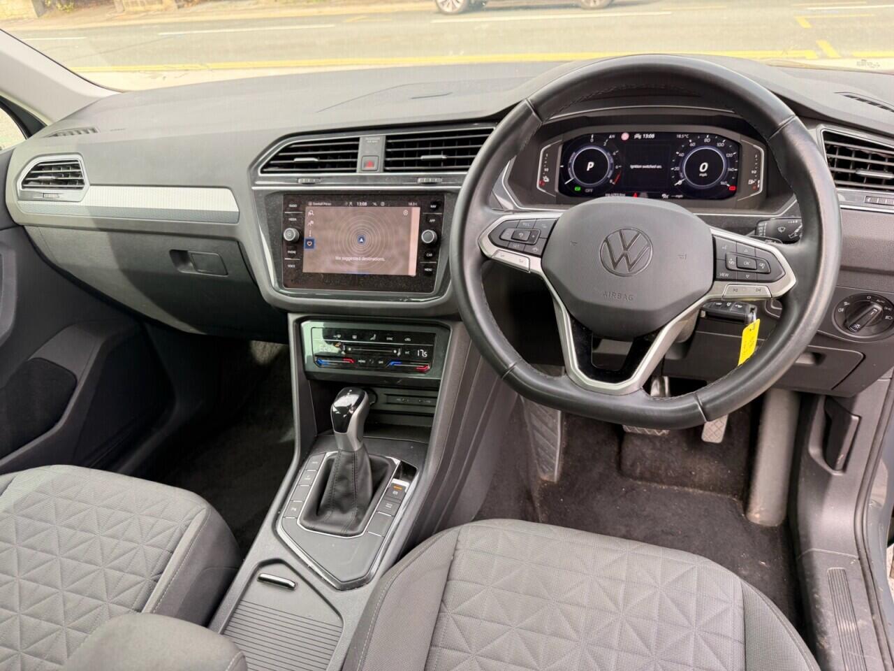 Volkswagen Tiguan view 4