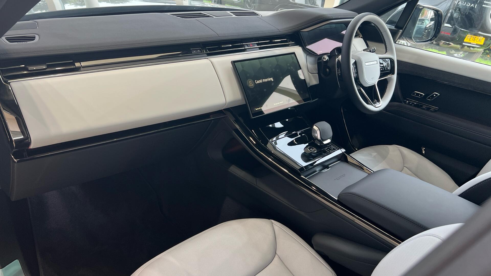 Land Rover Range Rover Sport view 10