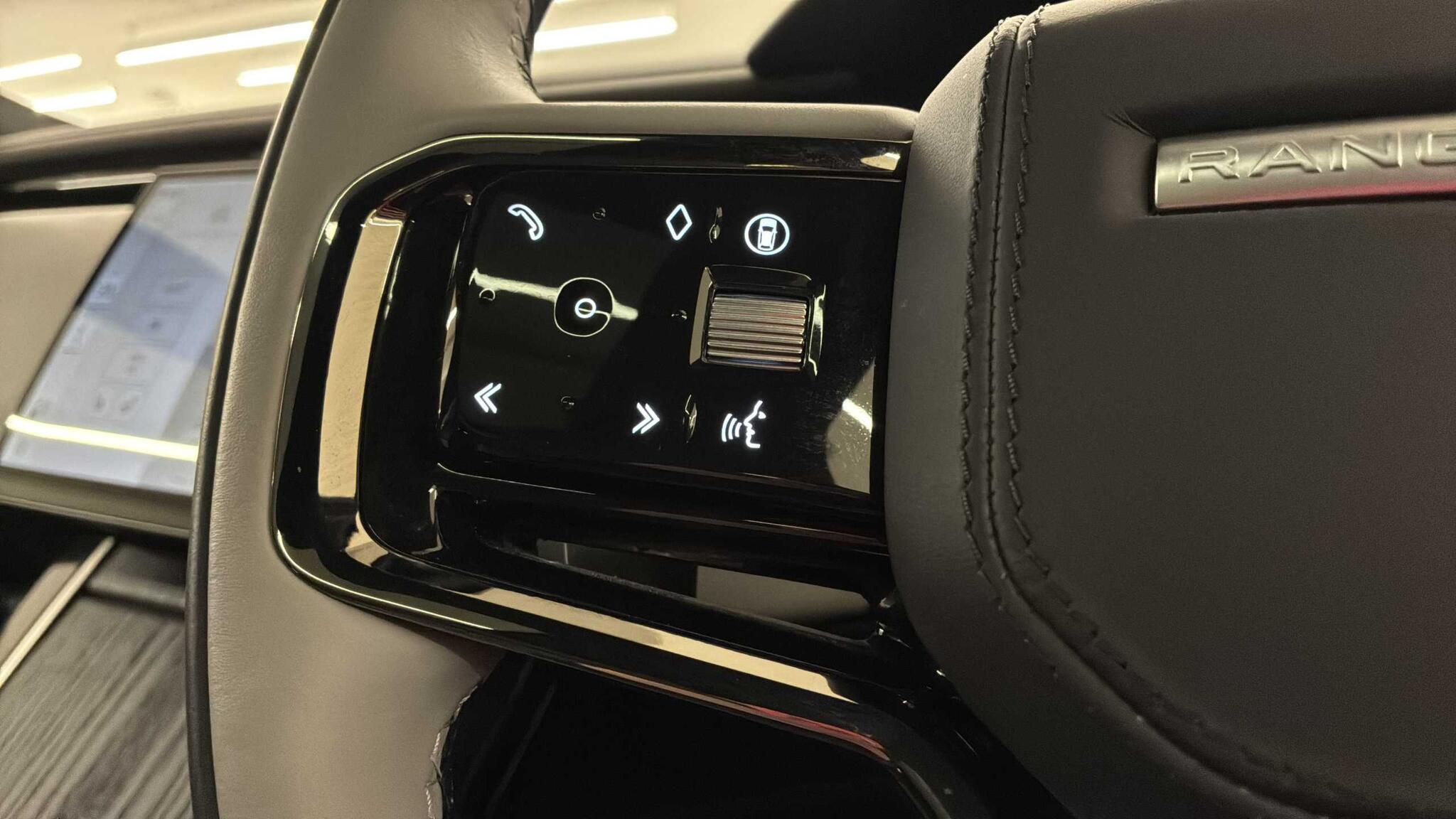 Land Rover Range Rover Velar view 27
