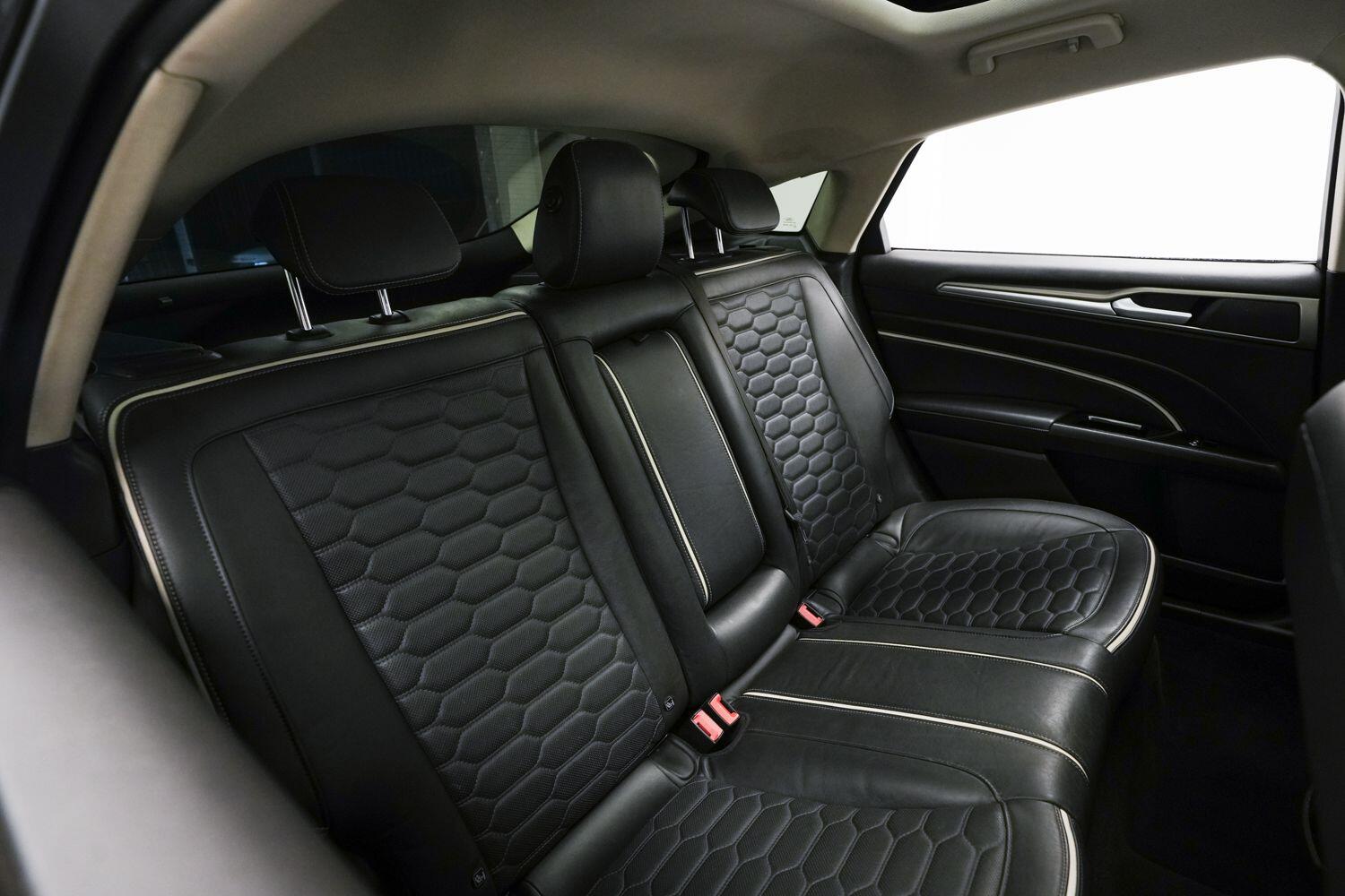 Ford Mondeo view 12