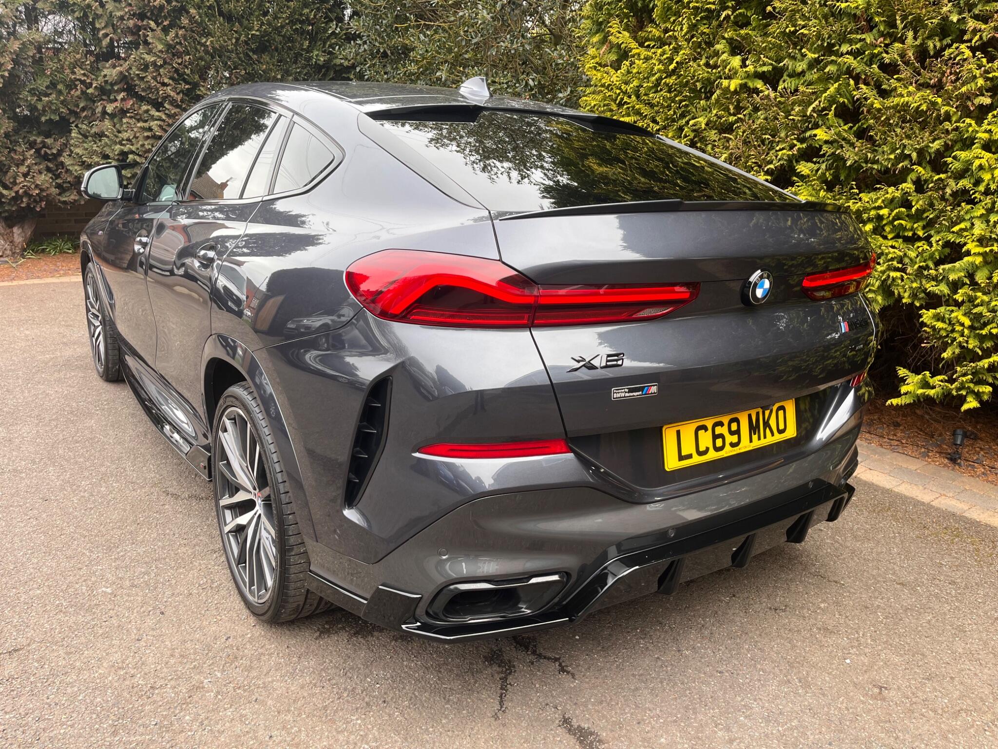 BMW X6 view 22