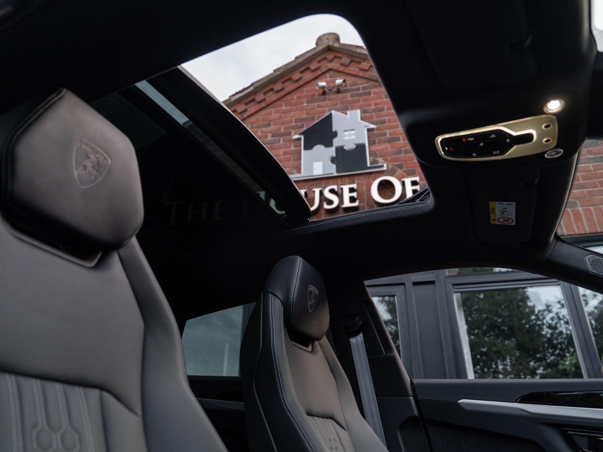 Lamborghini Urus view 52