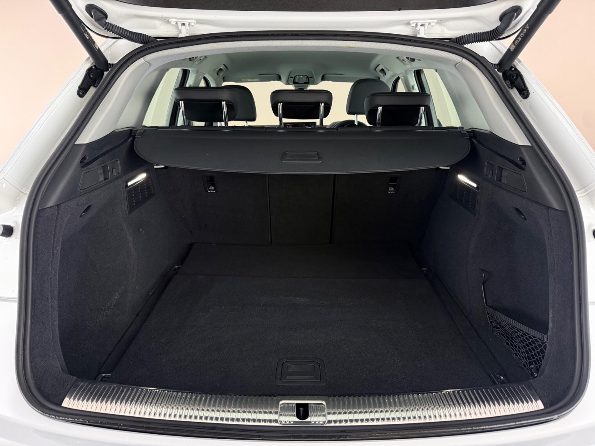 Audi Q5 view 10