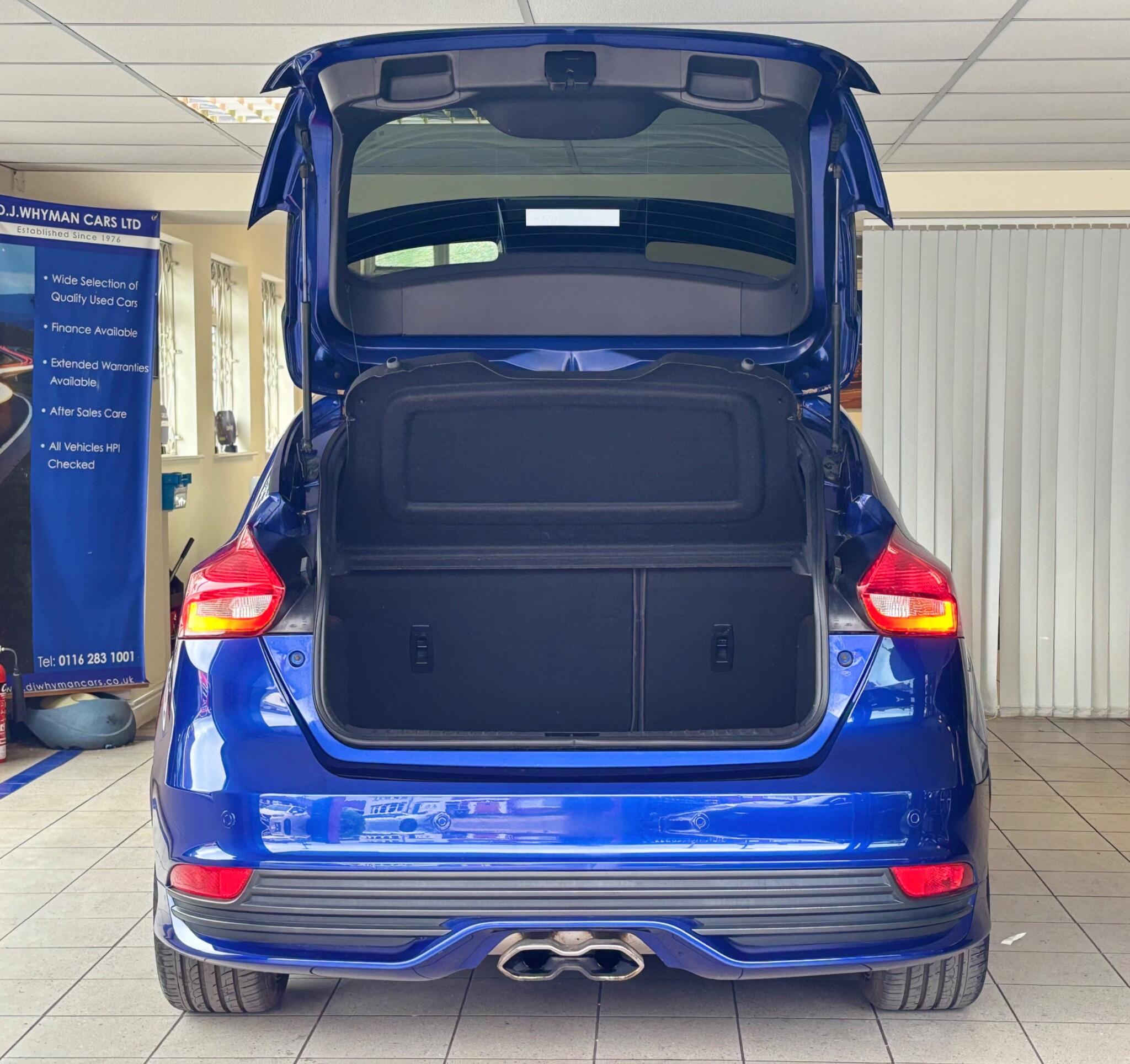 Ford Focus view 32