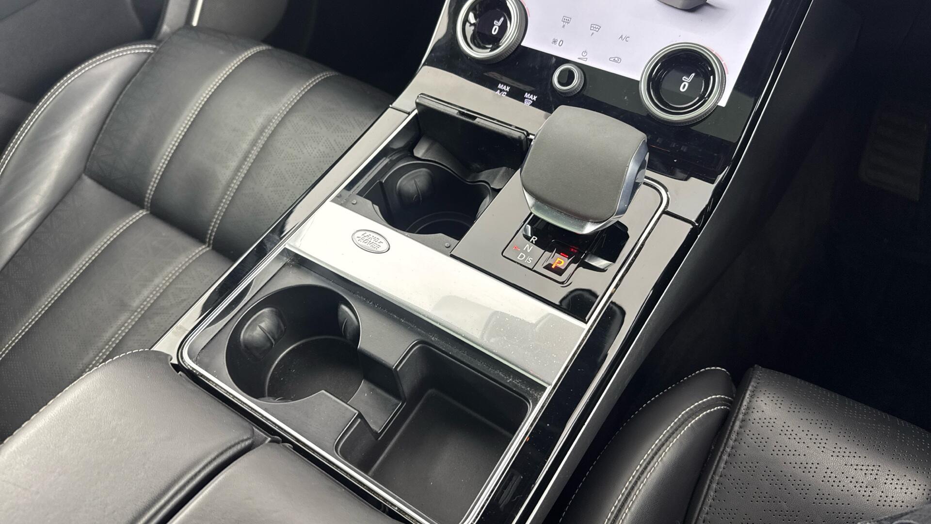 Land Rover Range Rover Velar view 41