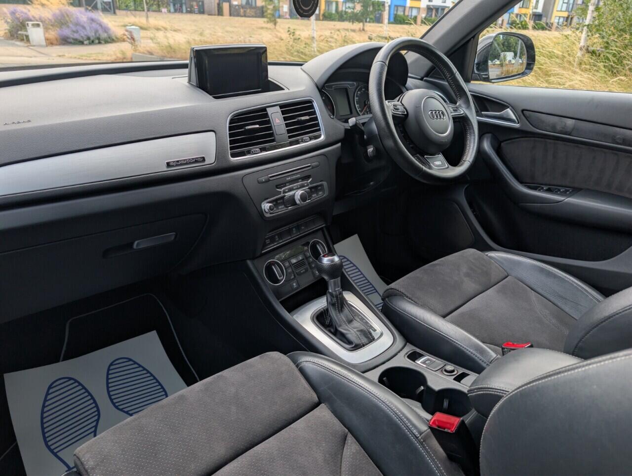 Audi Q3 view 34