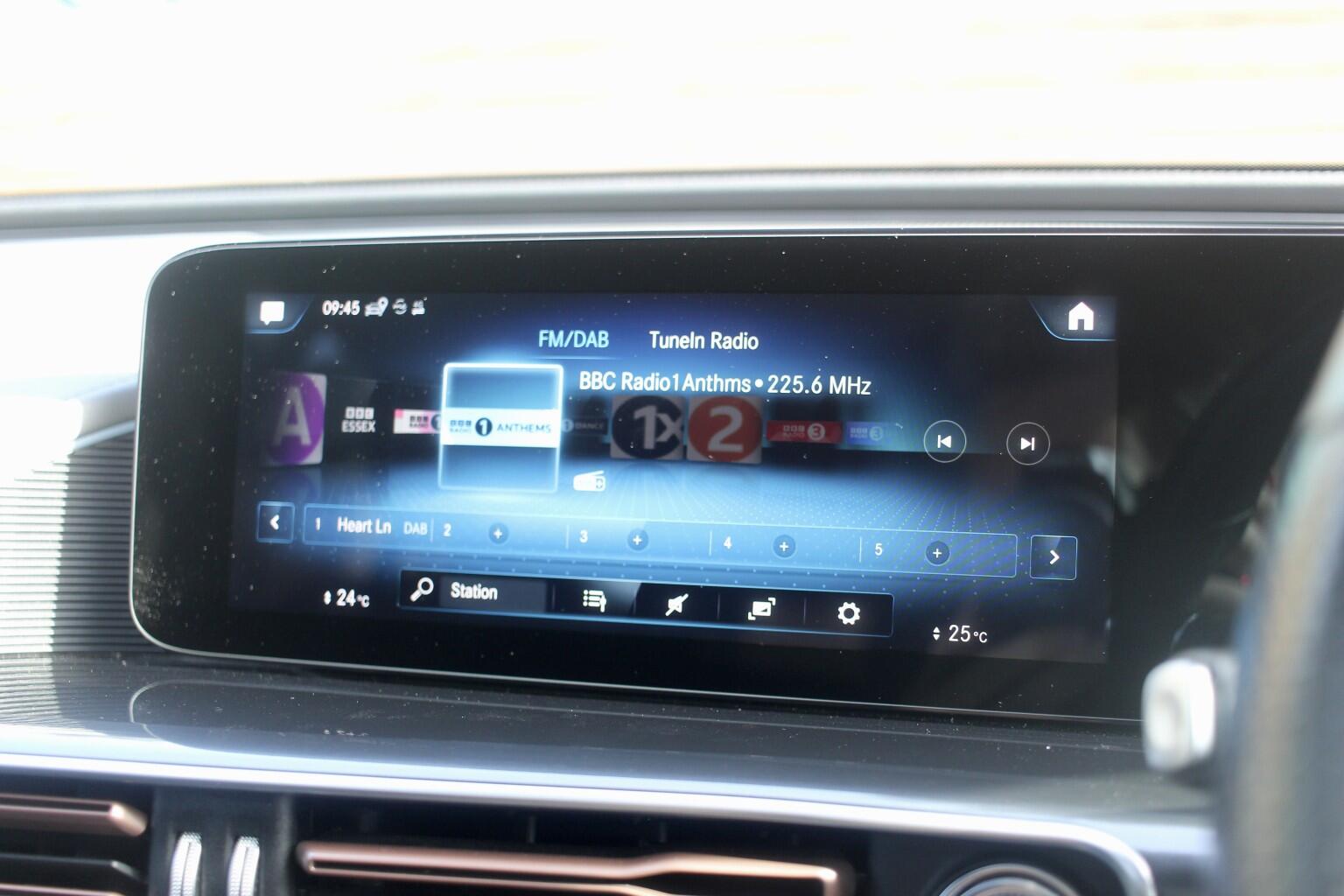 Mercedes-Benz Eqc view 32