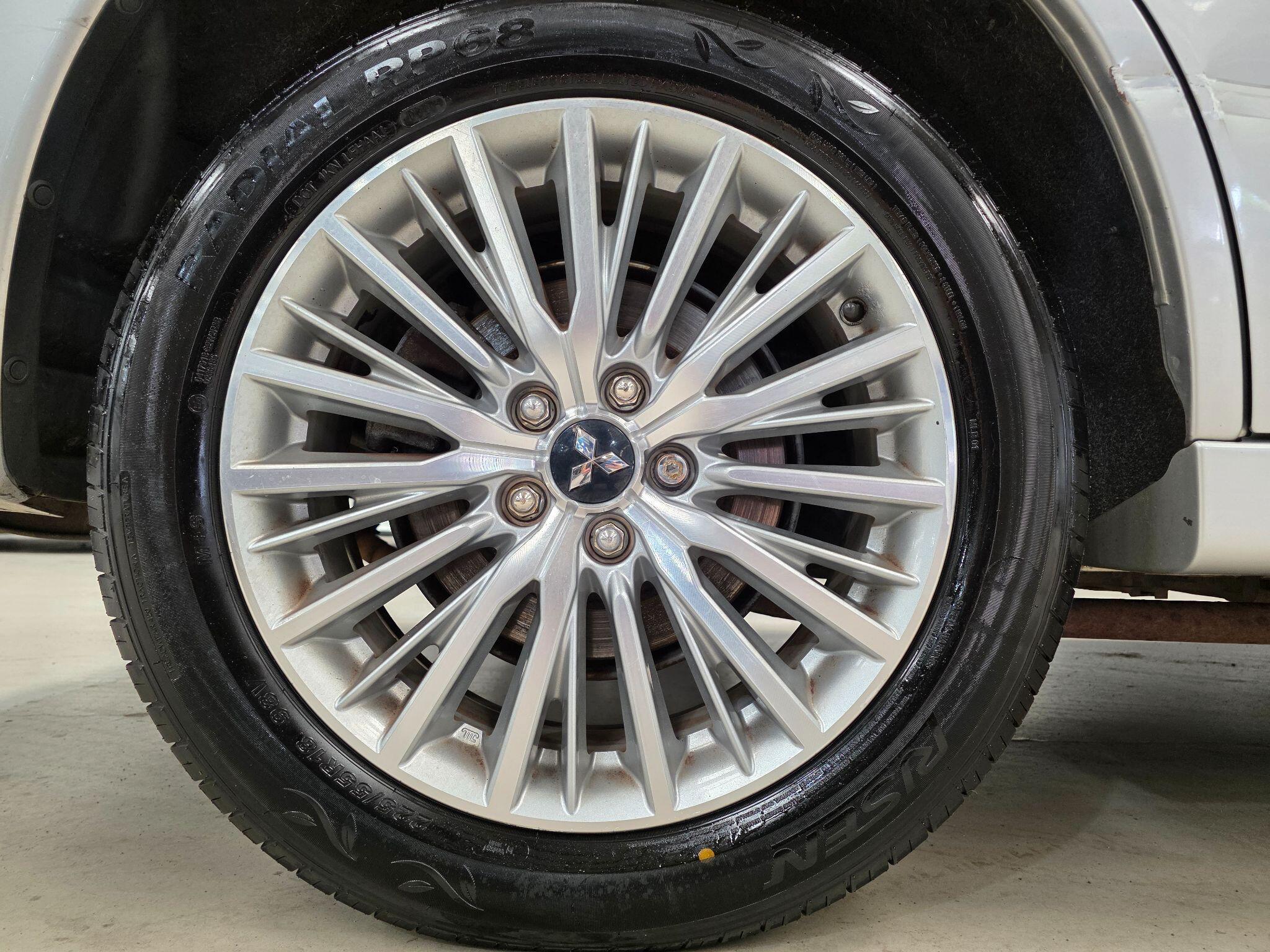 Mitsubishi Outlander view 31