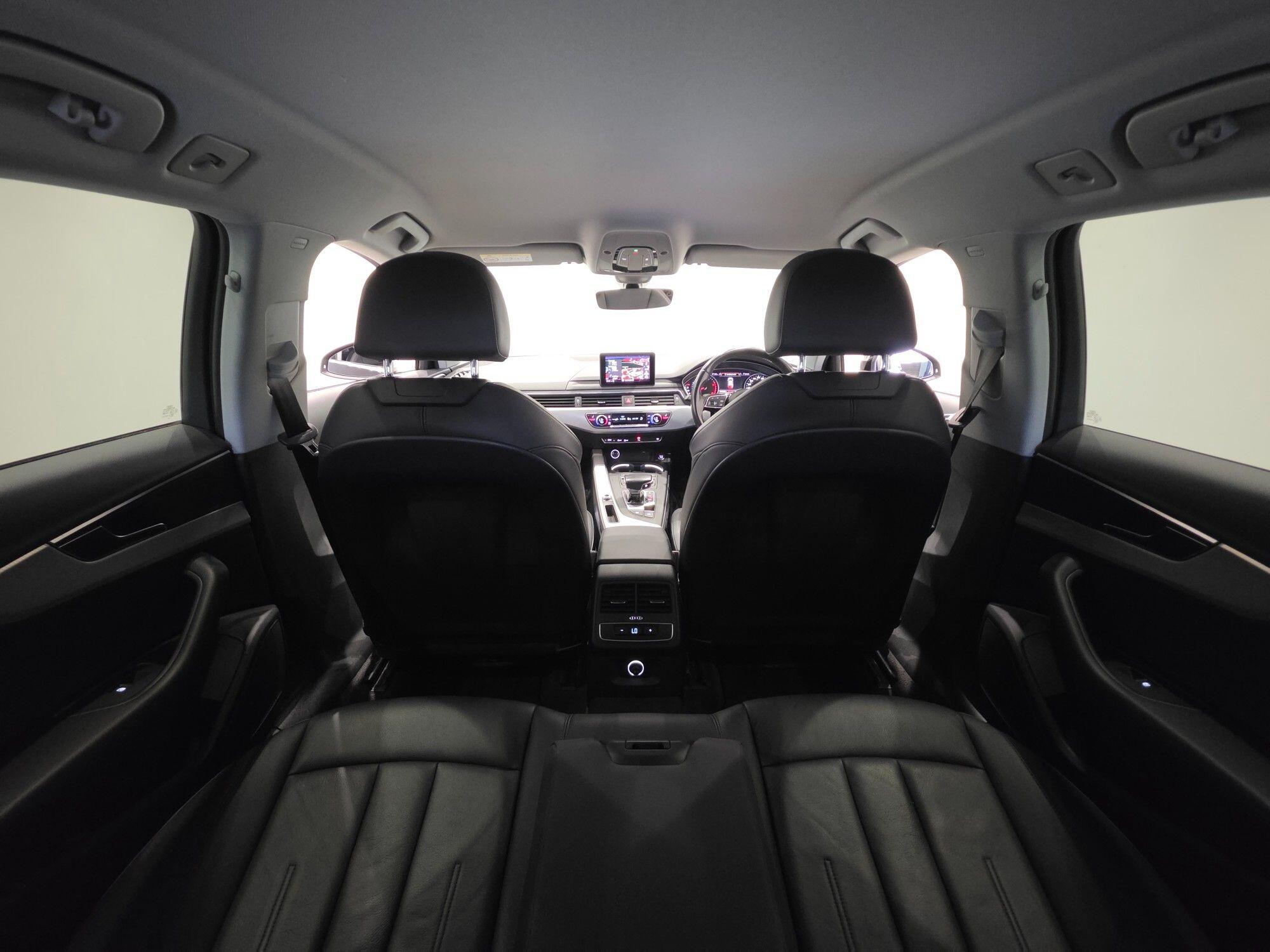 Audi A4 view 18