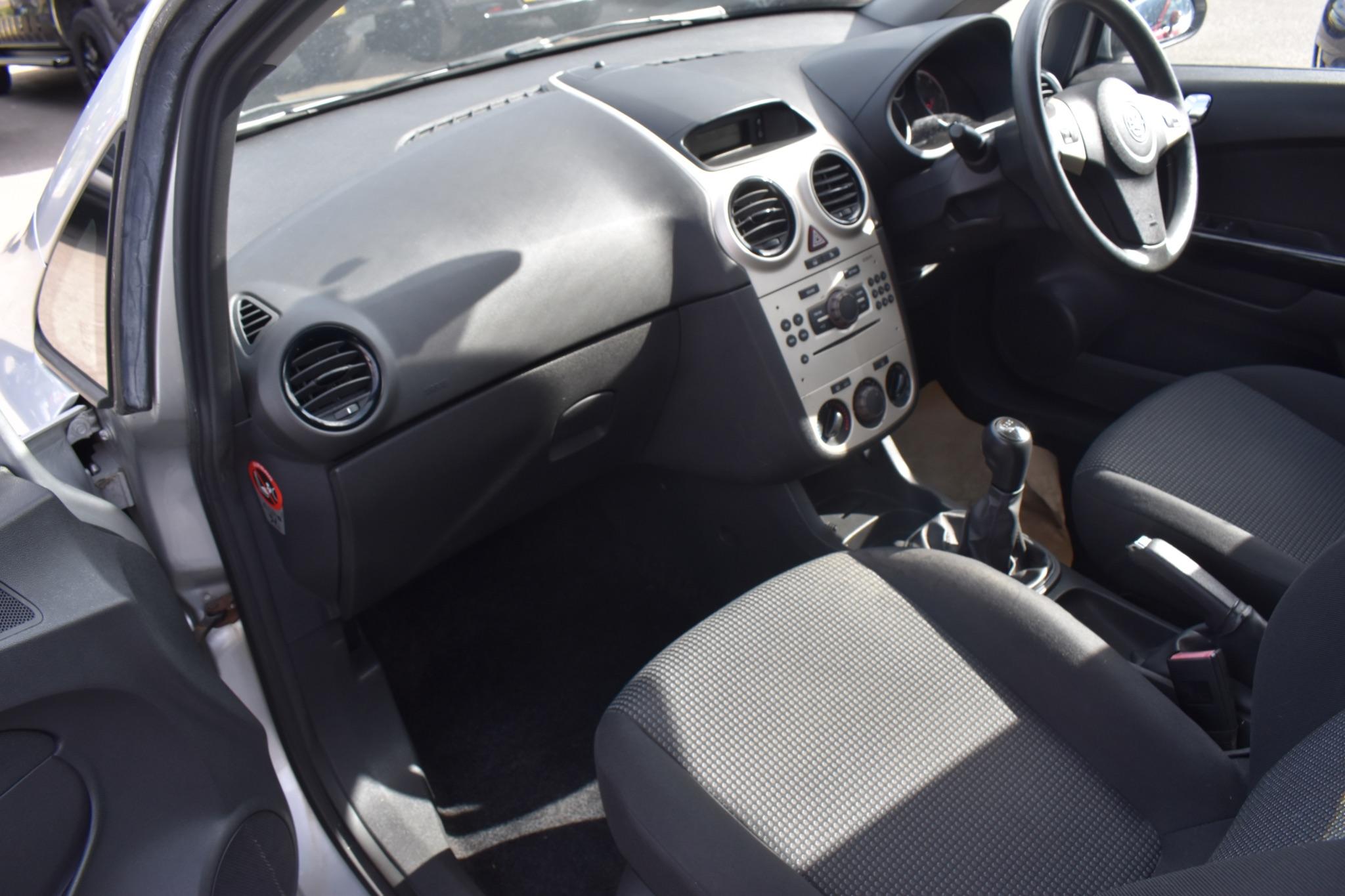 Corsa - 1.2i 16v Active 5dr - Image 16