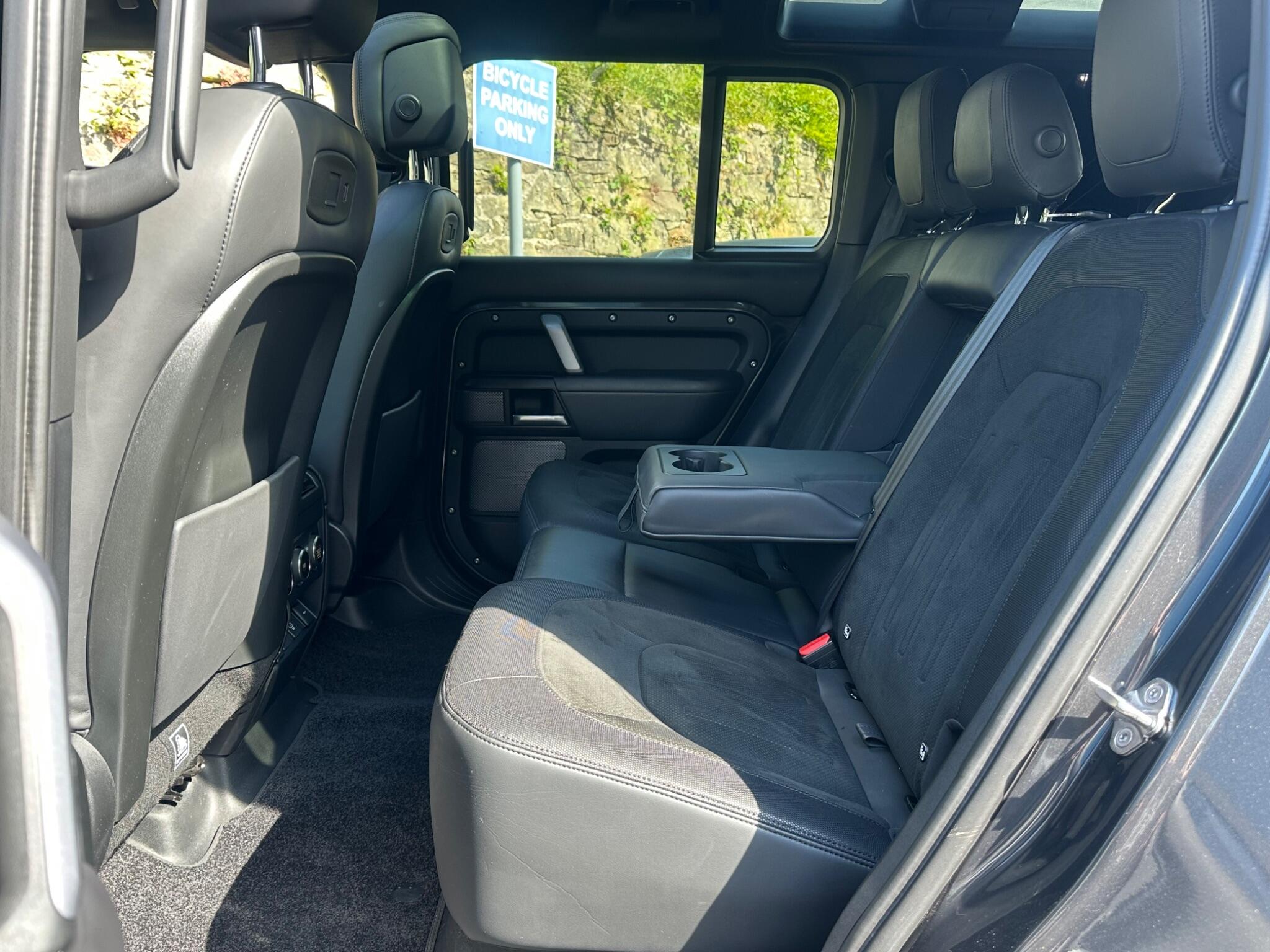 Land Rover Defender 110 view 13