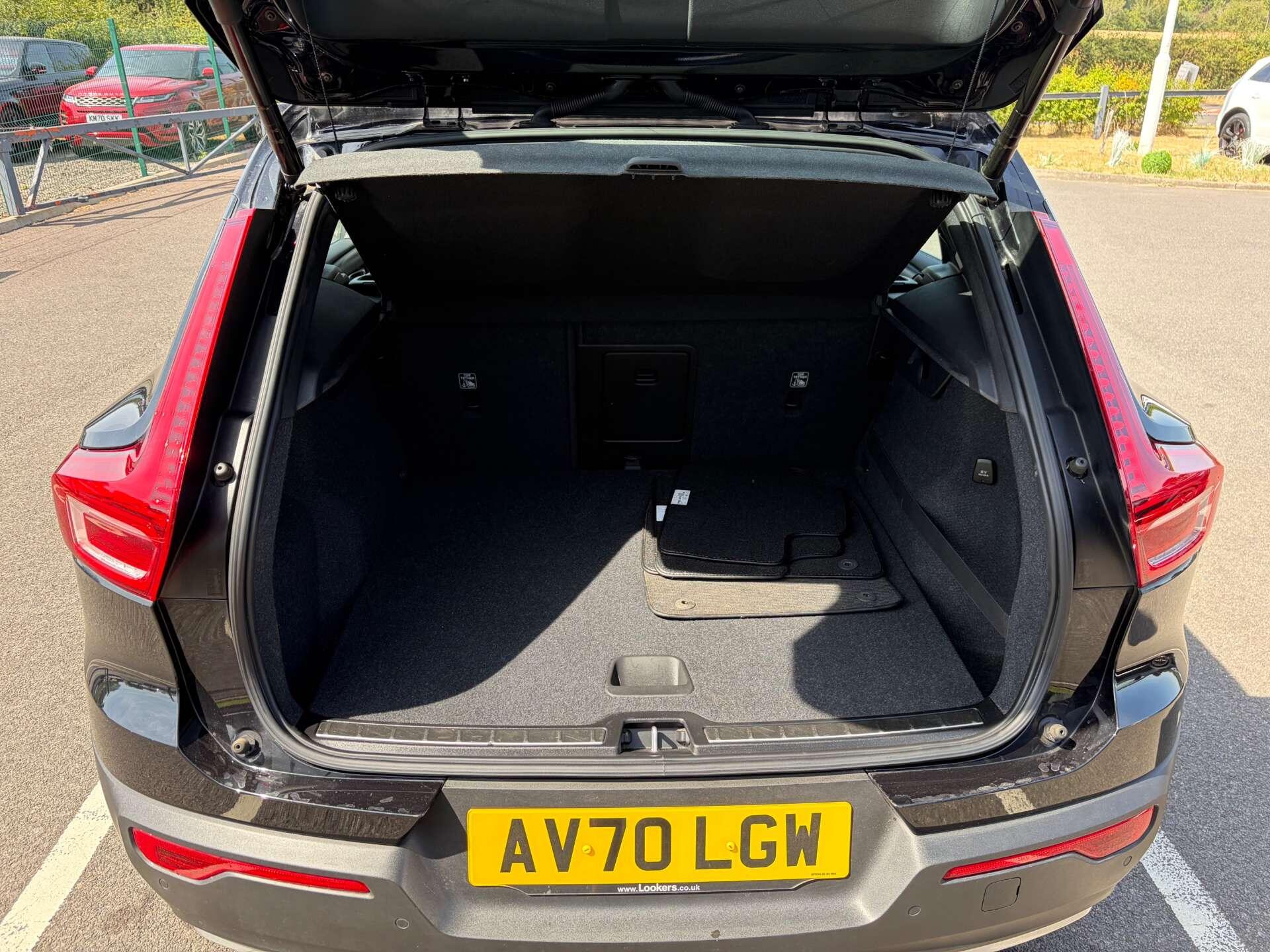 Volvo XC40 view 25