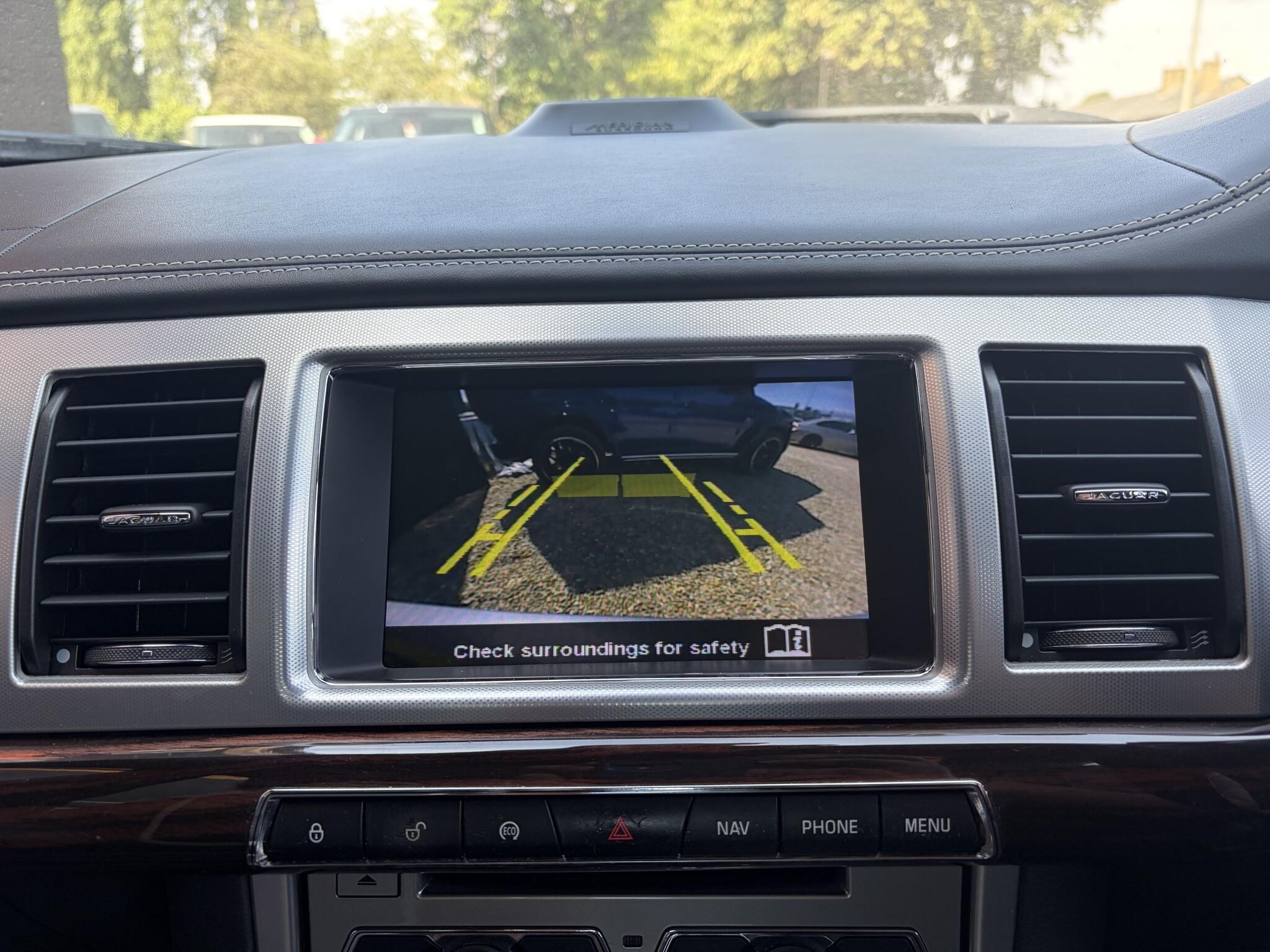Jaguar XF view 15