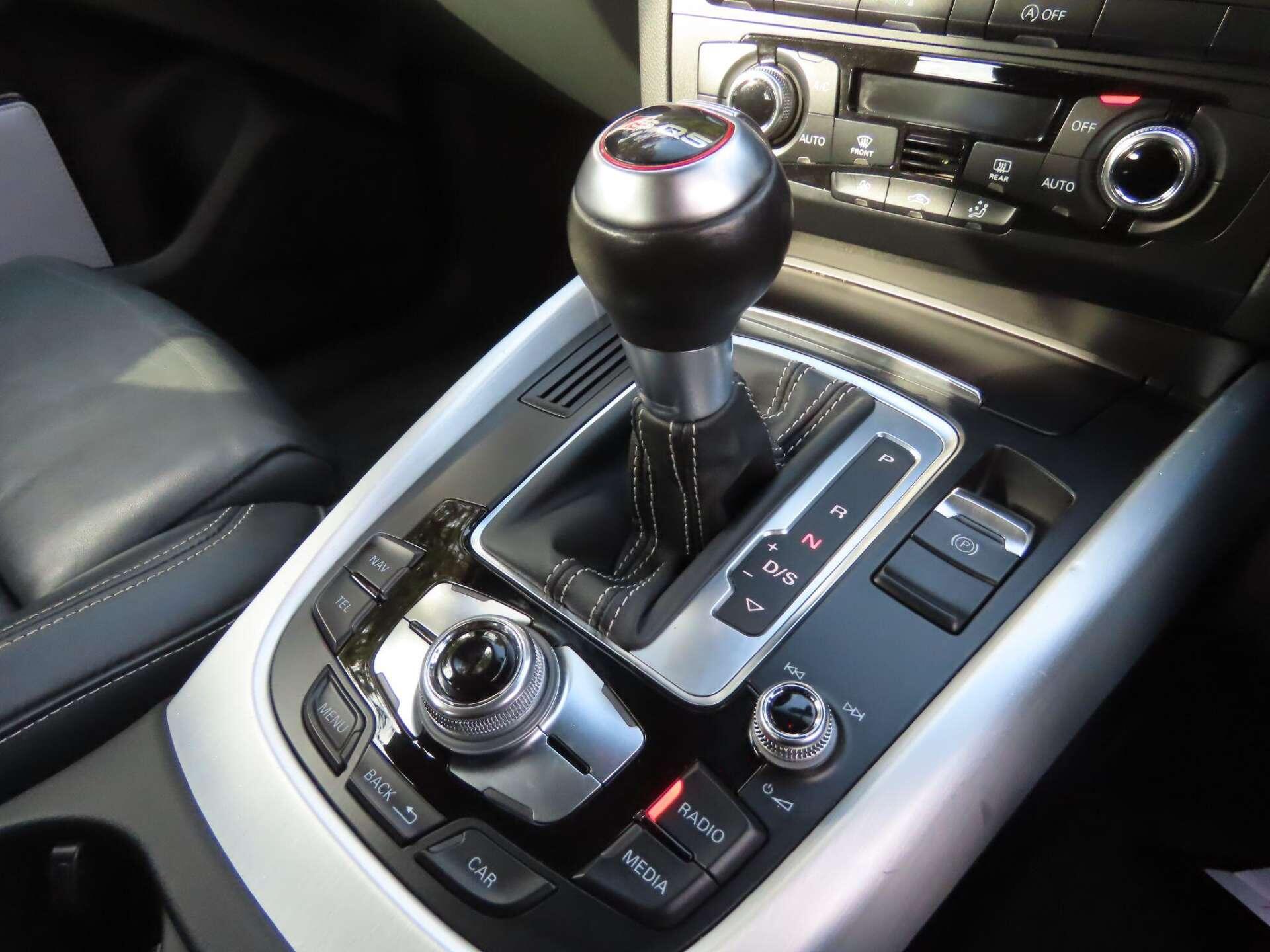 Audi SQ5 view 14