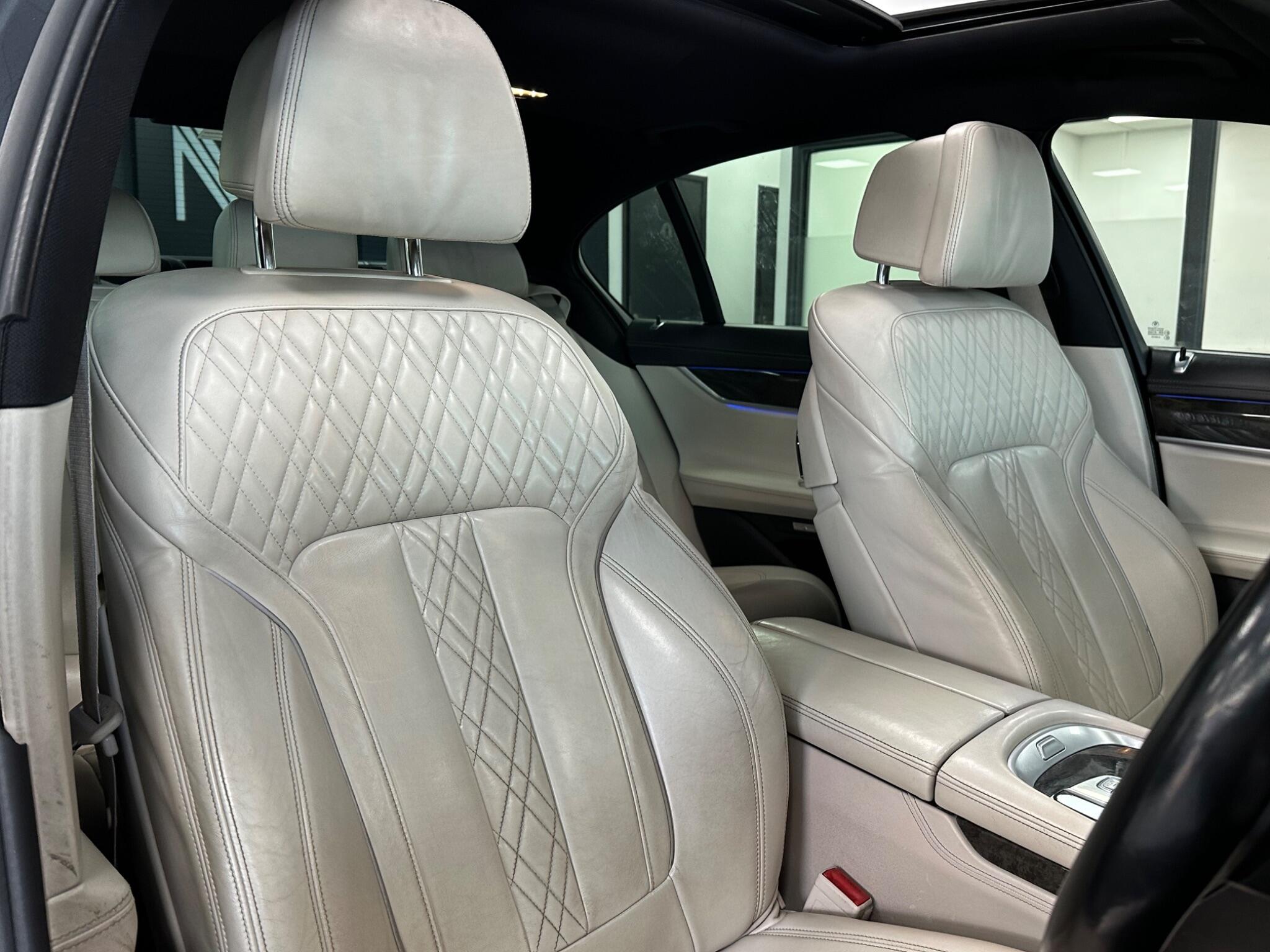 BMW 7 Series view 21