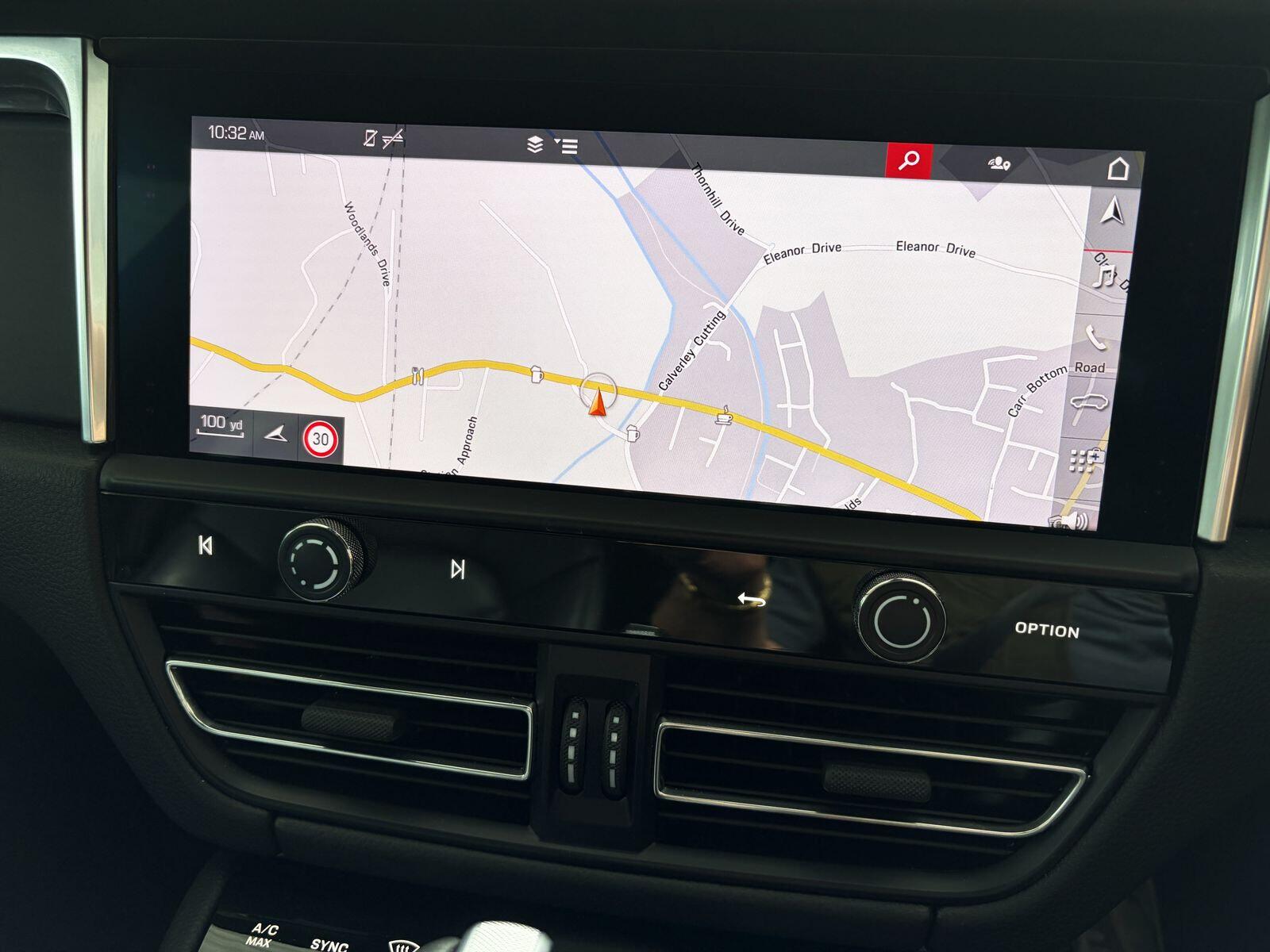 Porsche Macan view 29