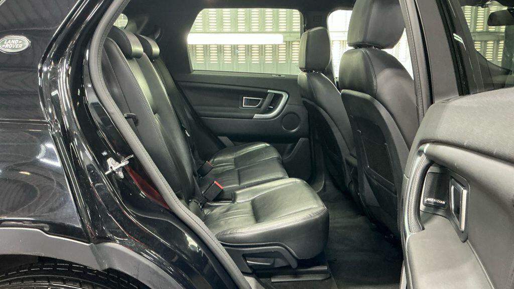 Land Rover Discovery Sport view 5