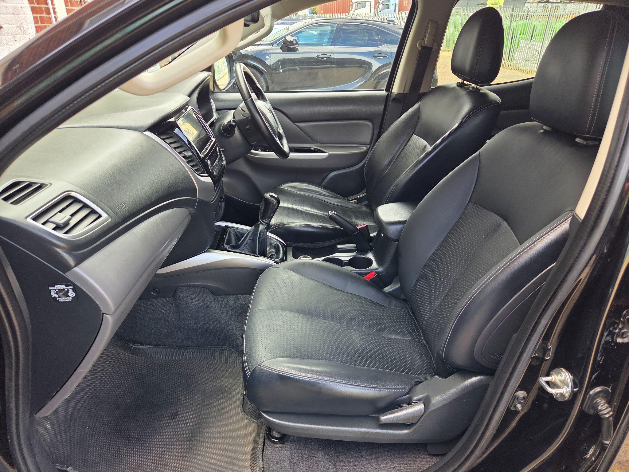 Mitsubishi L200 view 10