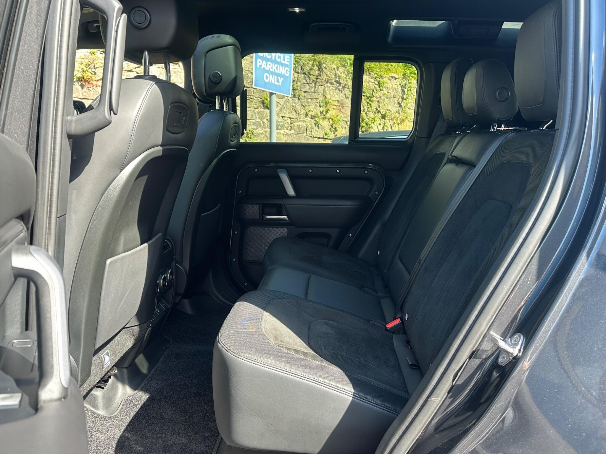 Land Rover Defender 110 view 12