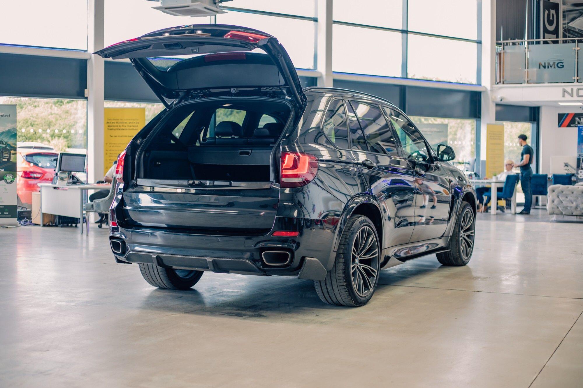 BMW X5 view 32