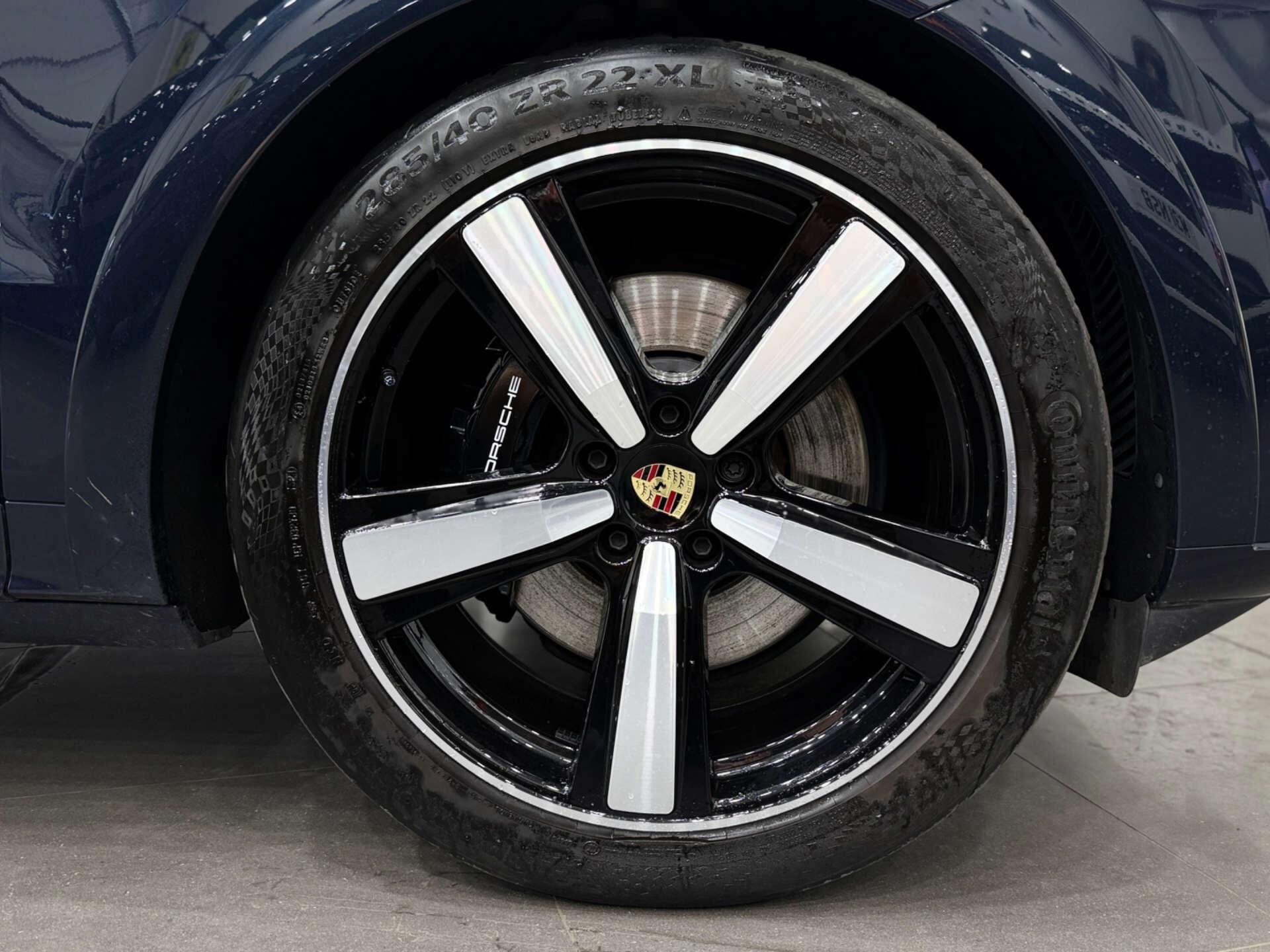 Porsche Cayenne view 10