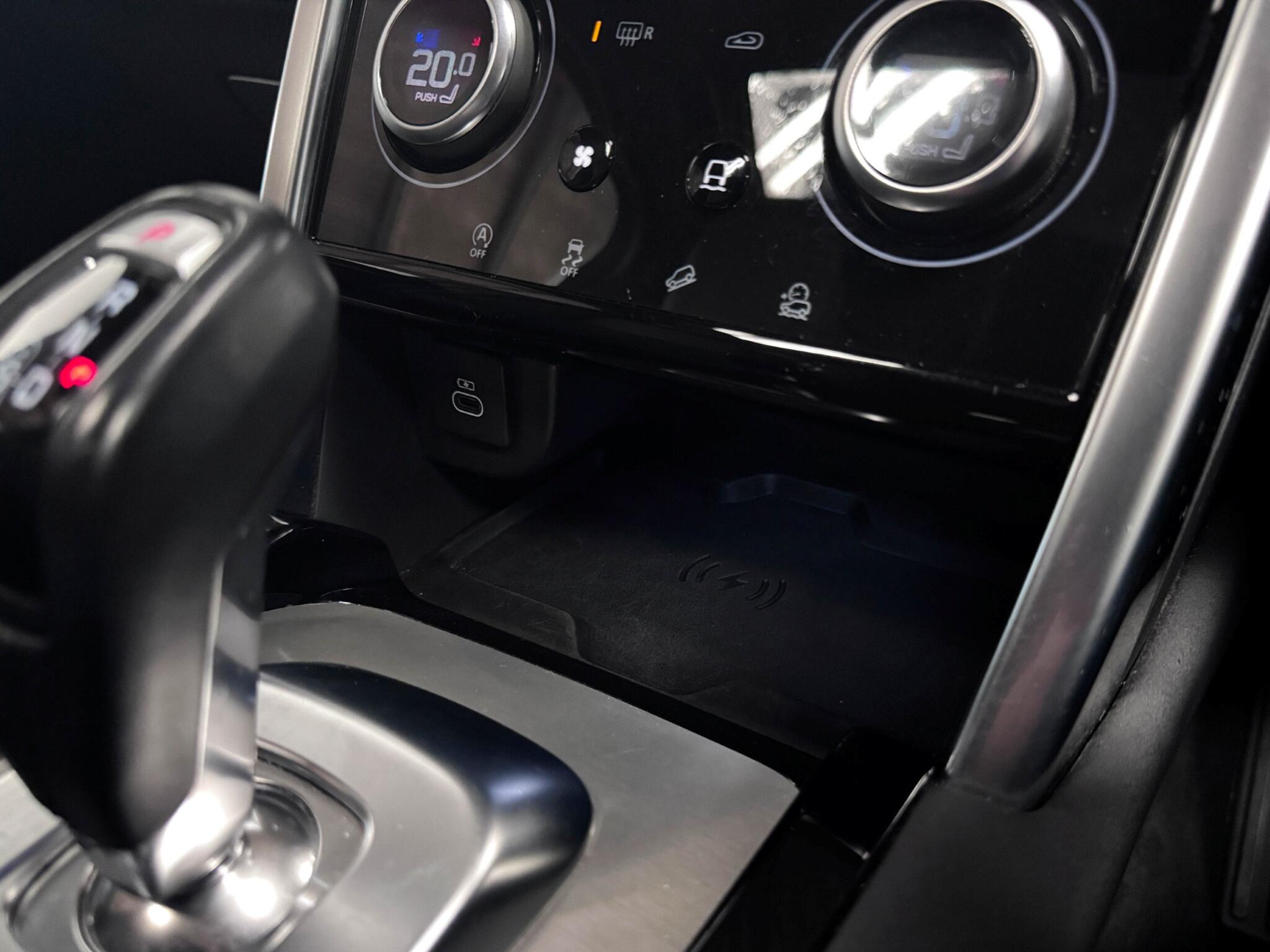 Land Rover Discovery Sport view 34