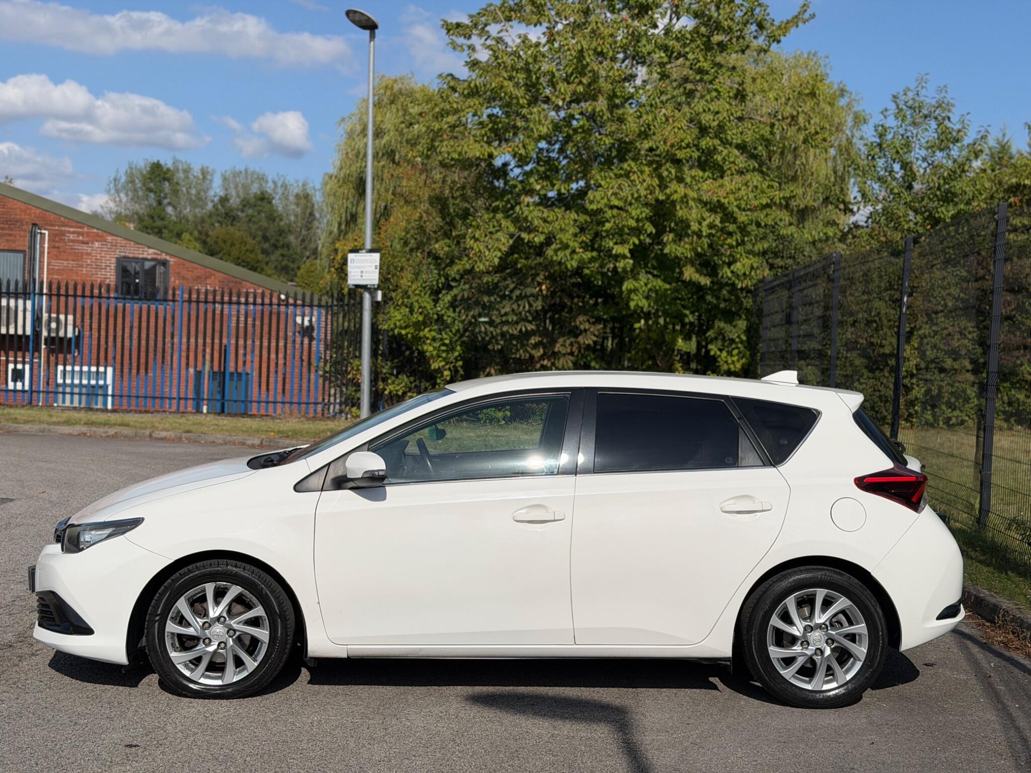 Toyota Auris view 7