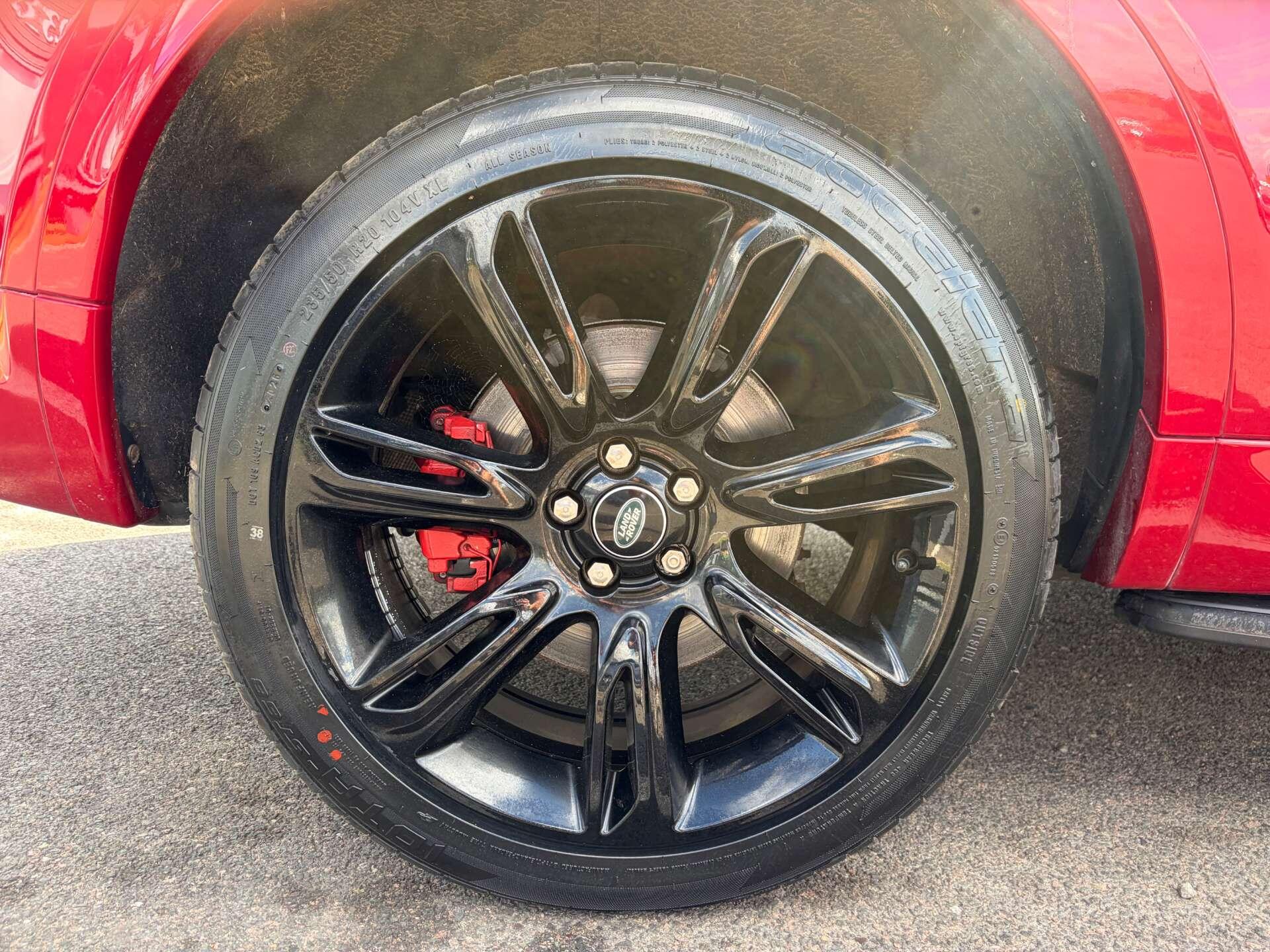 Land Rover Discovery Sport view 13
