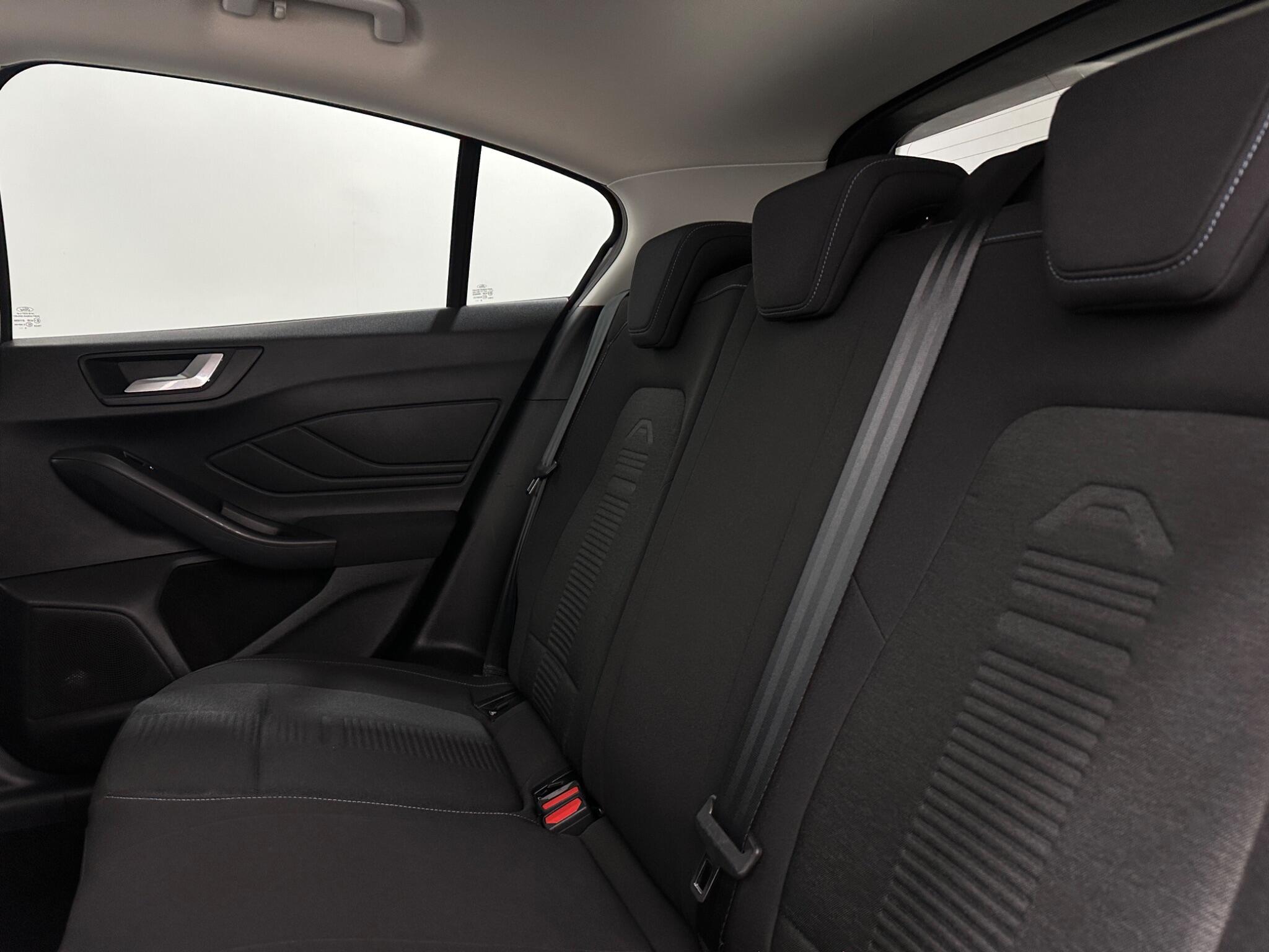 Ford Focus view 36