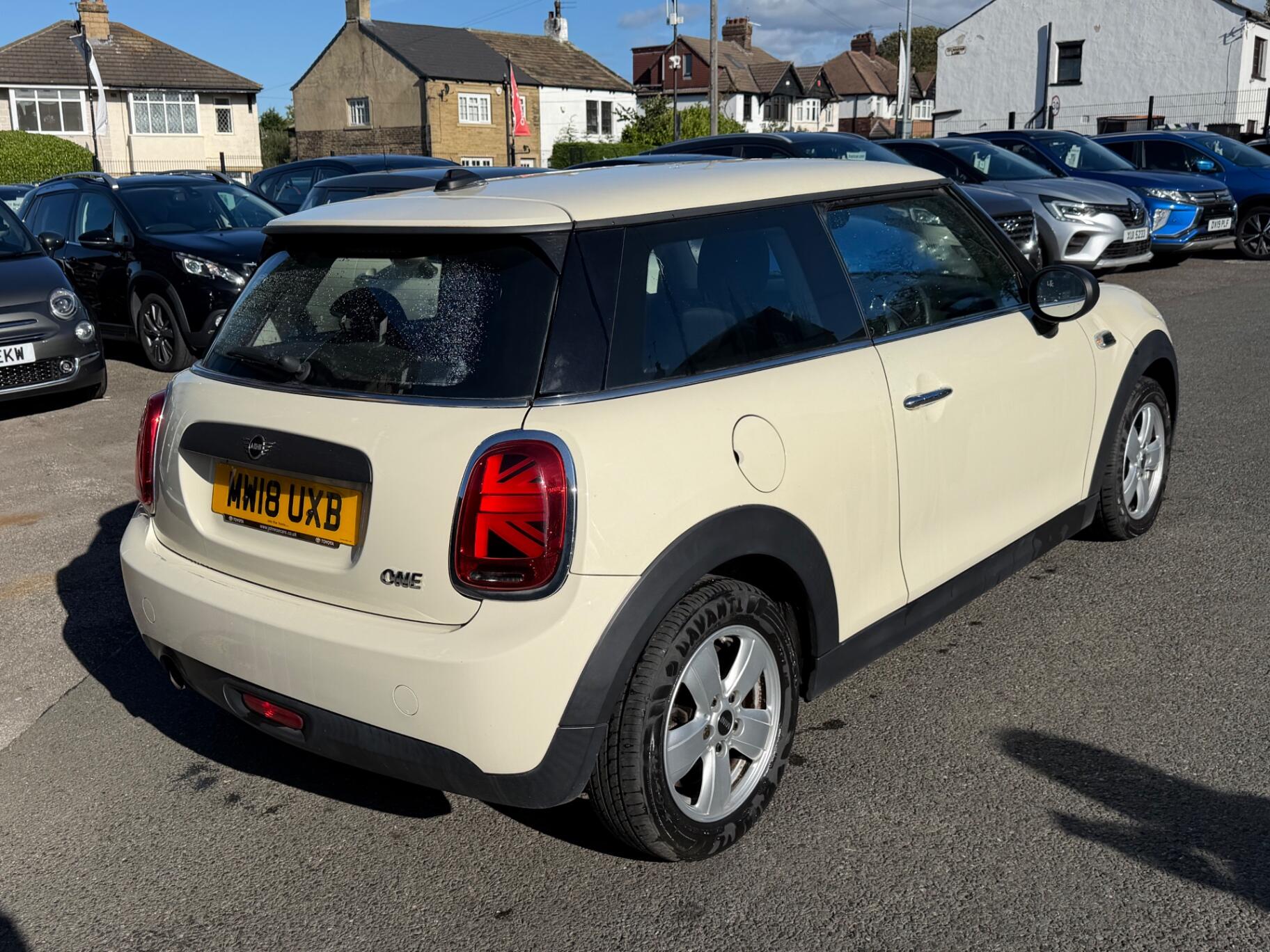 Mini Hatch view 6
