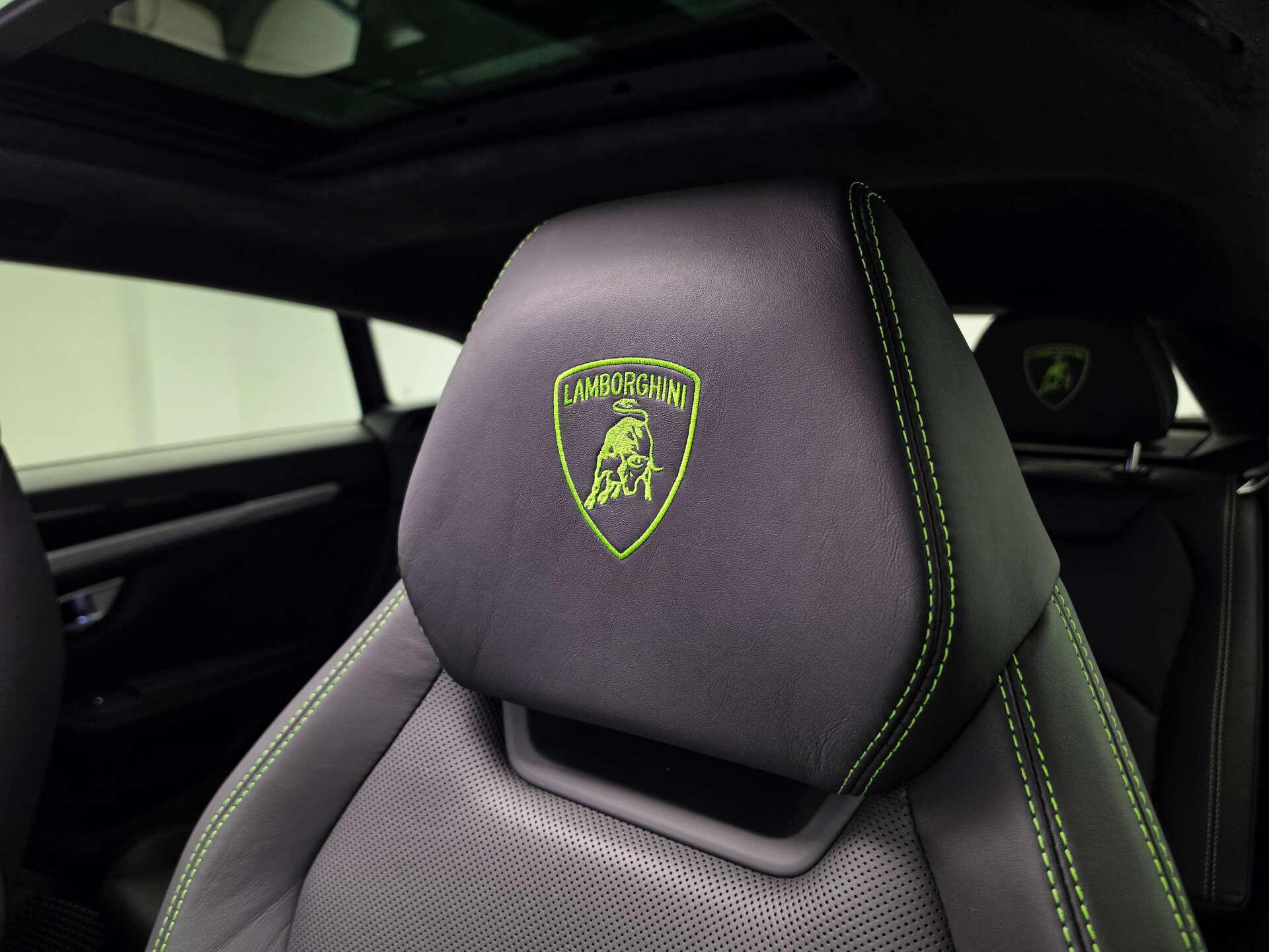 Lamborghini Urus view 39