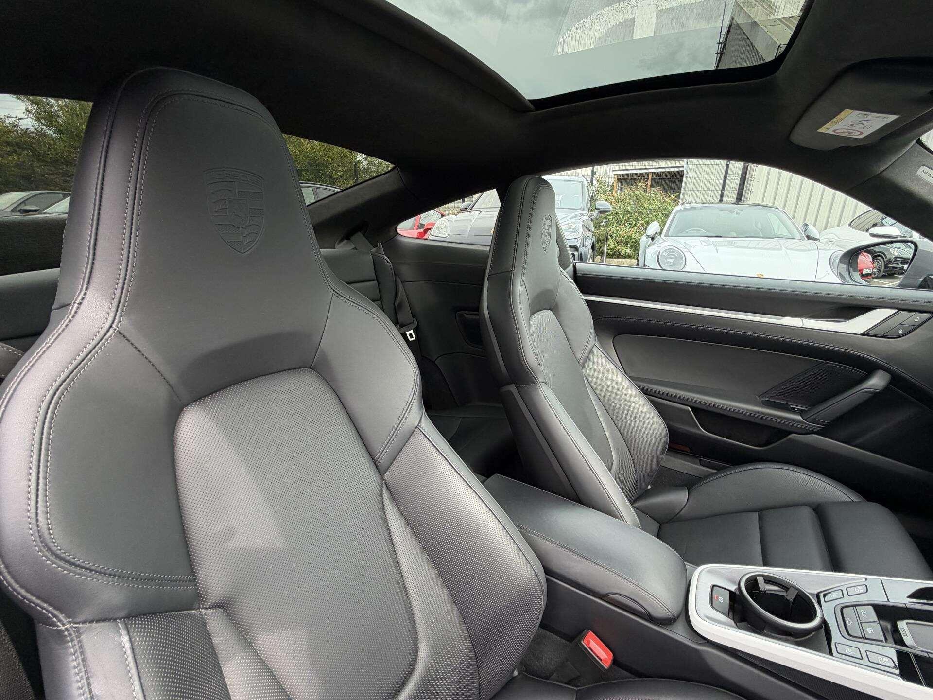 Porsche 911 view 15