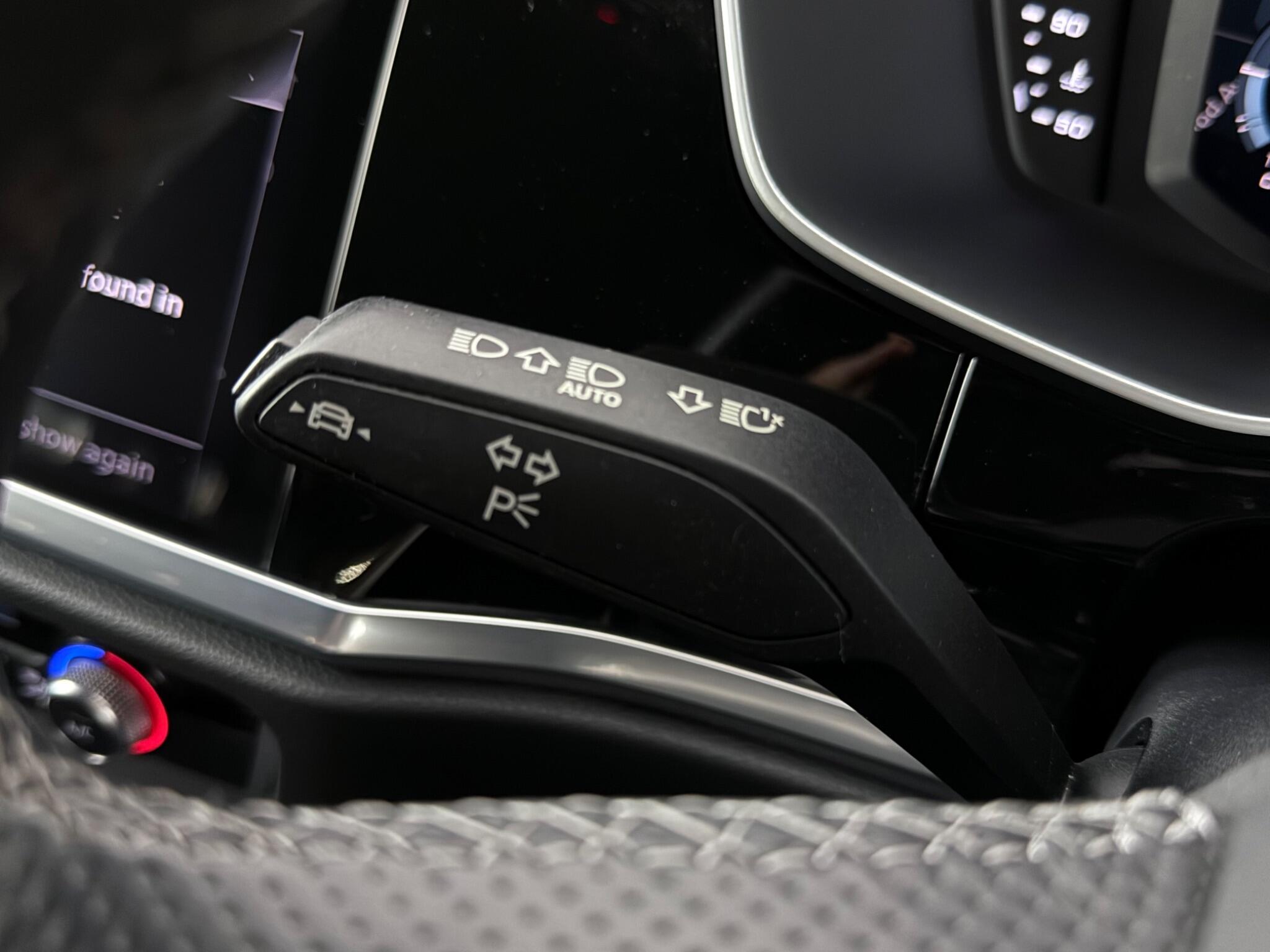 Audi Q3 view 18