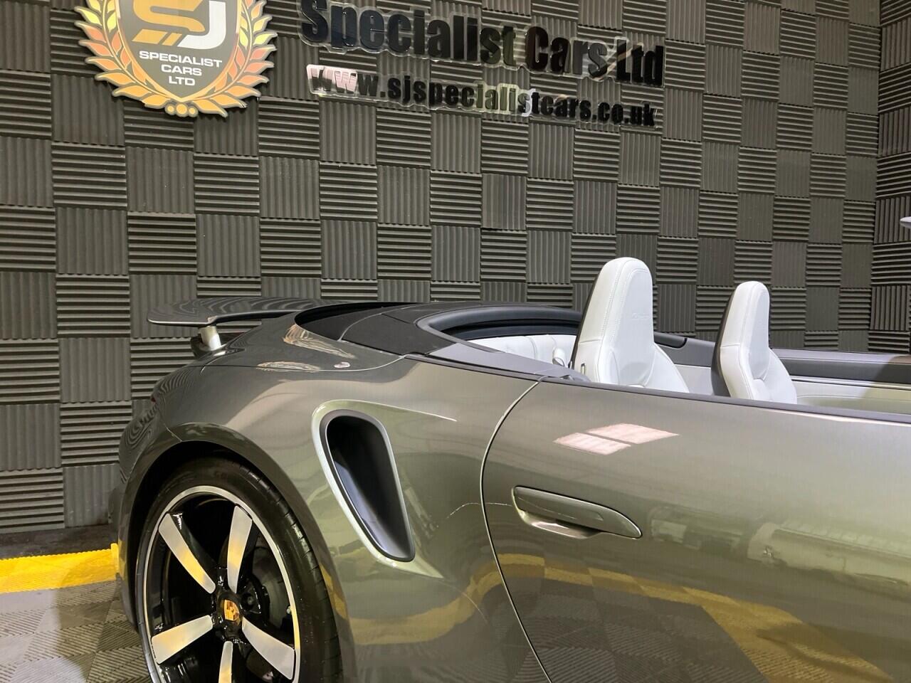 Porsche 911 view 10