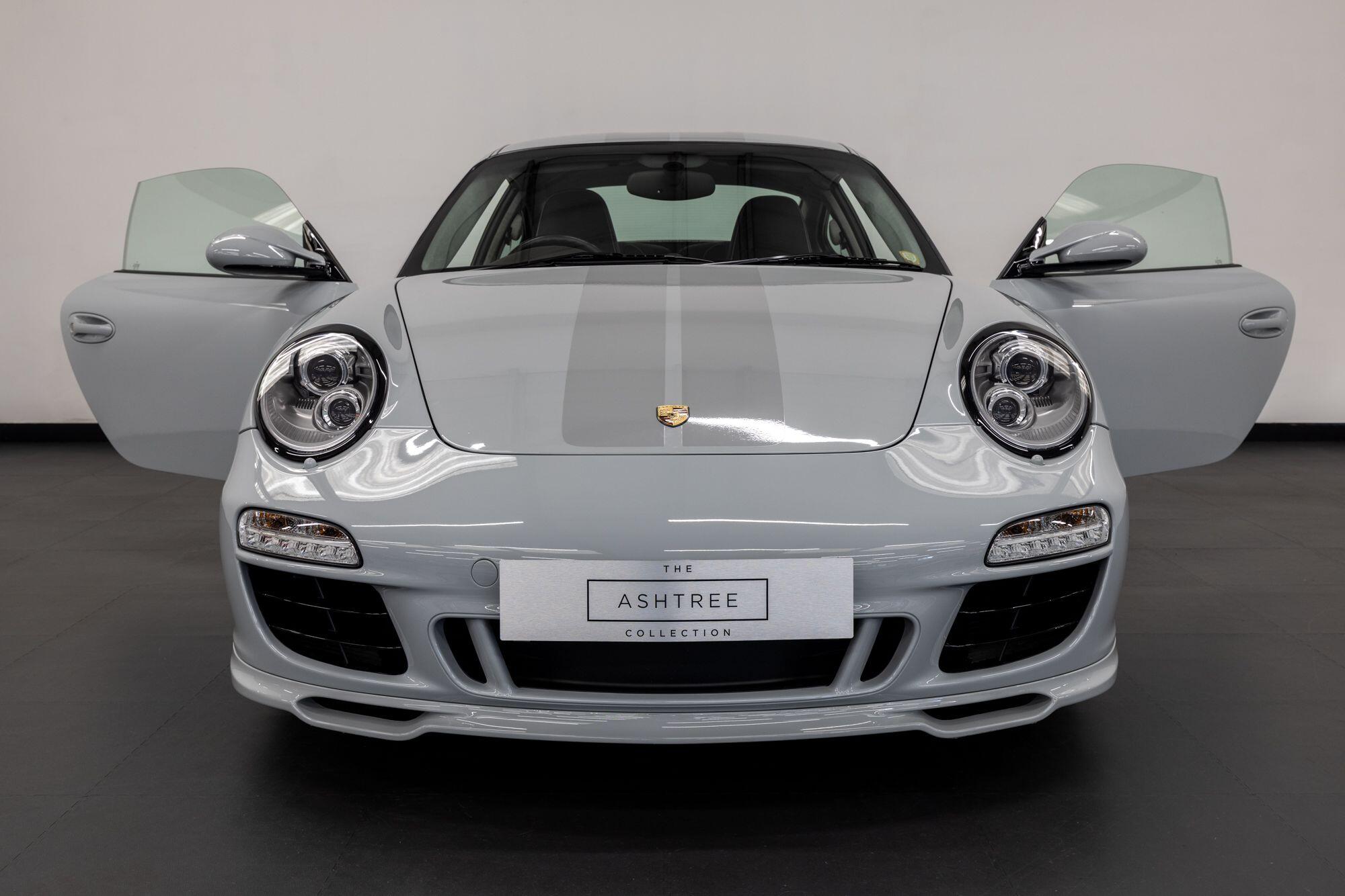 Porsche 911 view 12