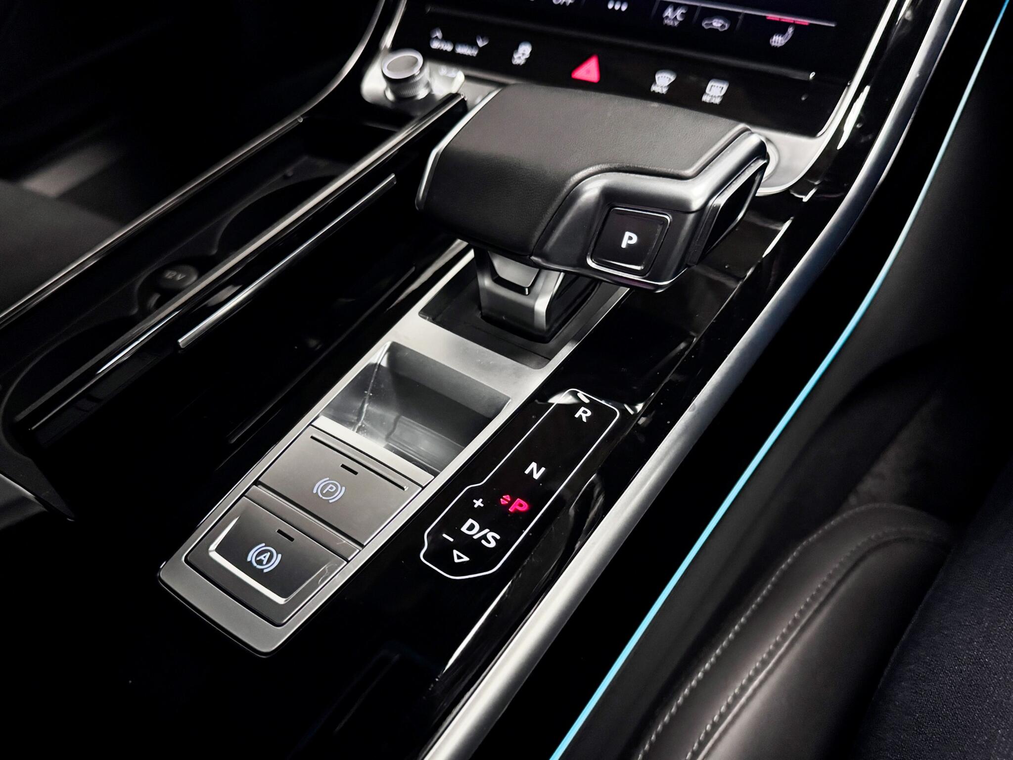 Audi A8 view 31