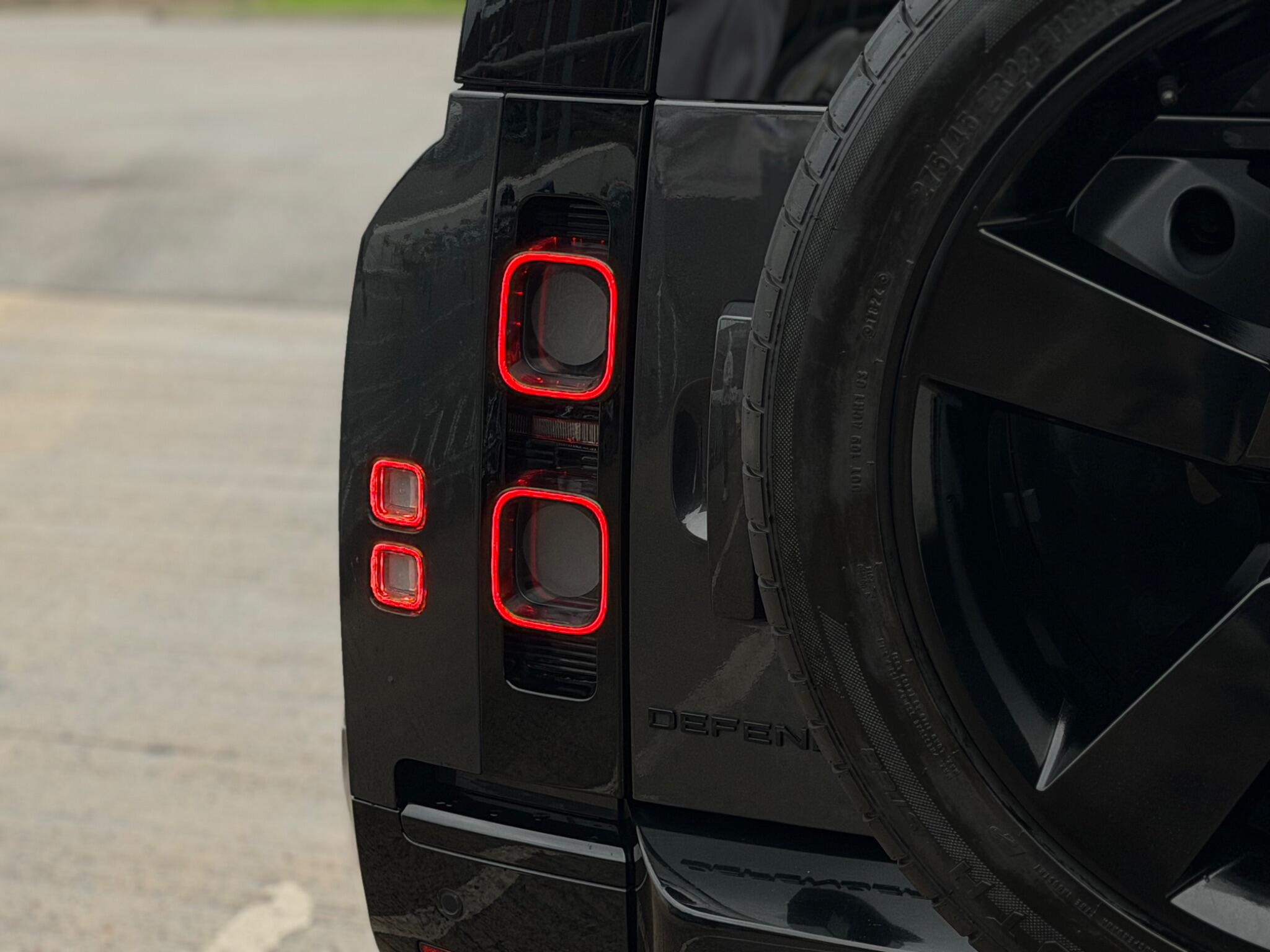 Land Rover Defender view 66