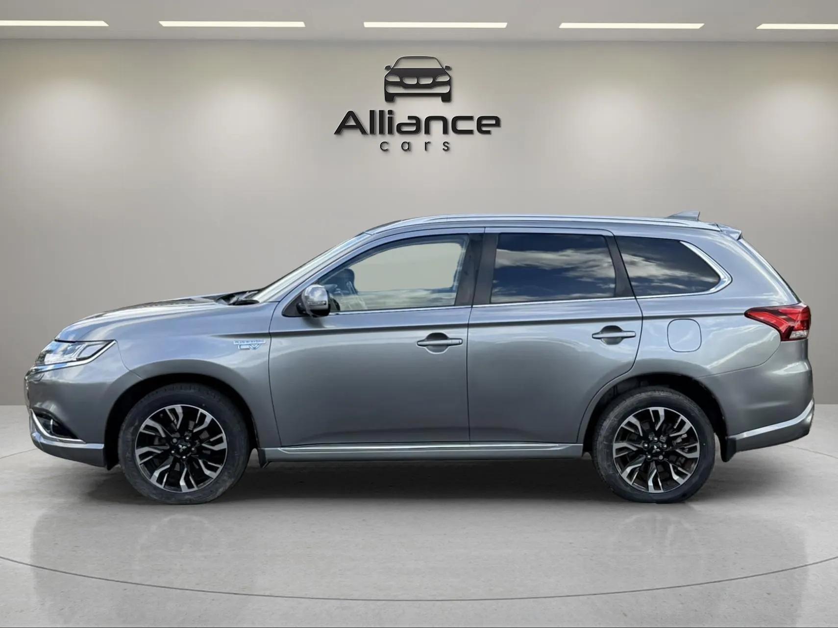Mitsubishi Outlander view 12