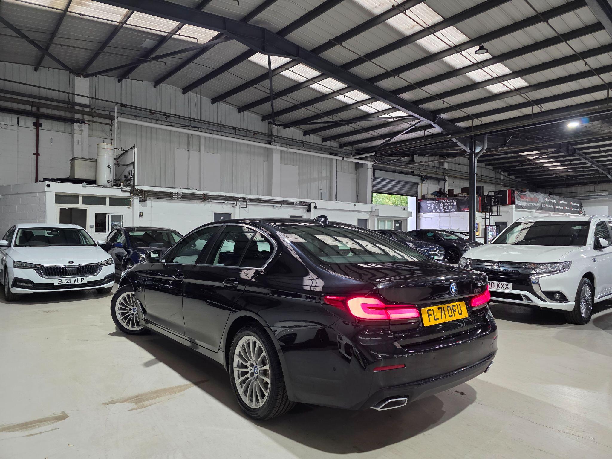 BMW 5 Series view 32