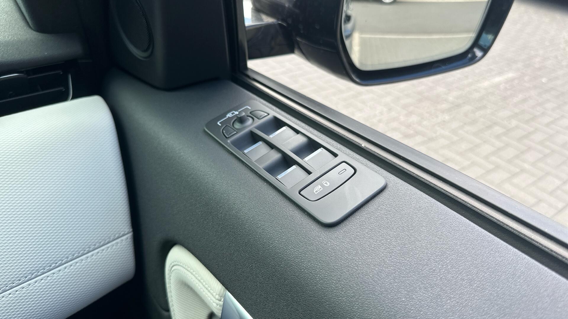 Land Rover Discovery Sport view 44