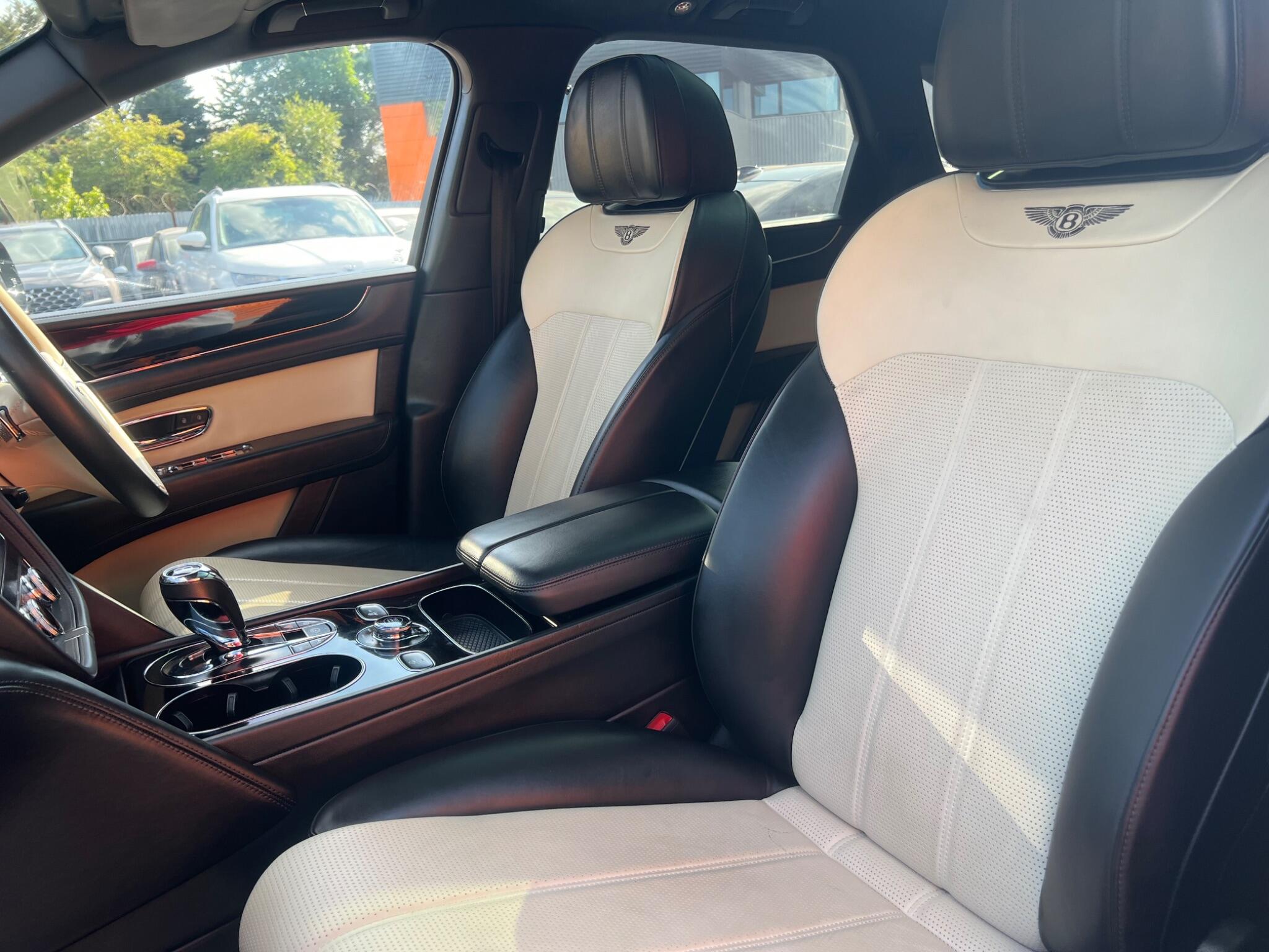 Bentley Bentayga view 45
