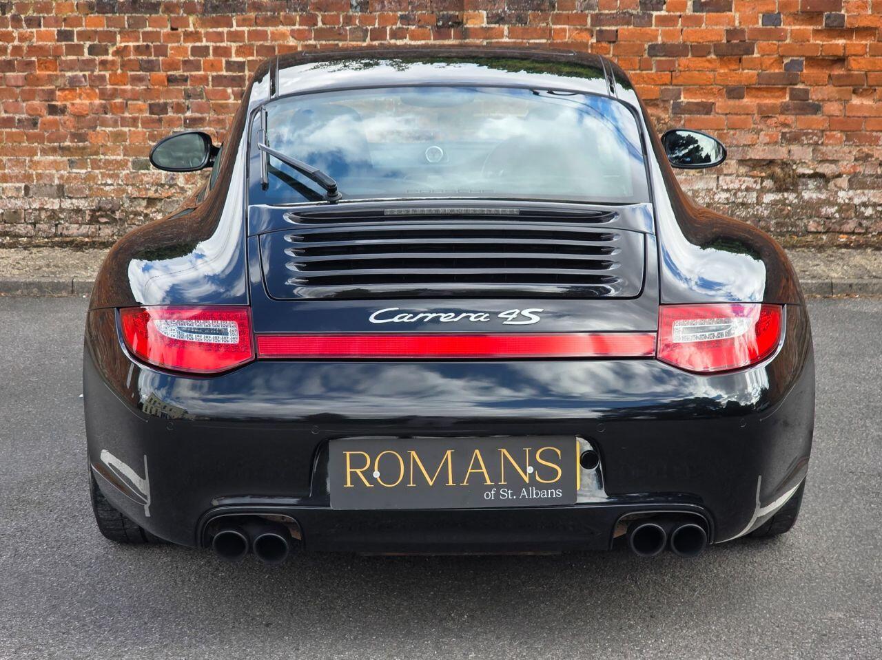 Porsche 911 view 6