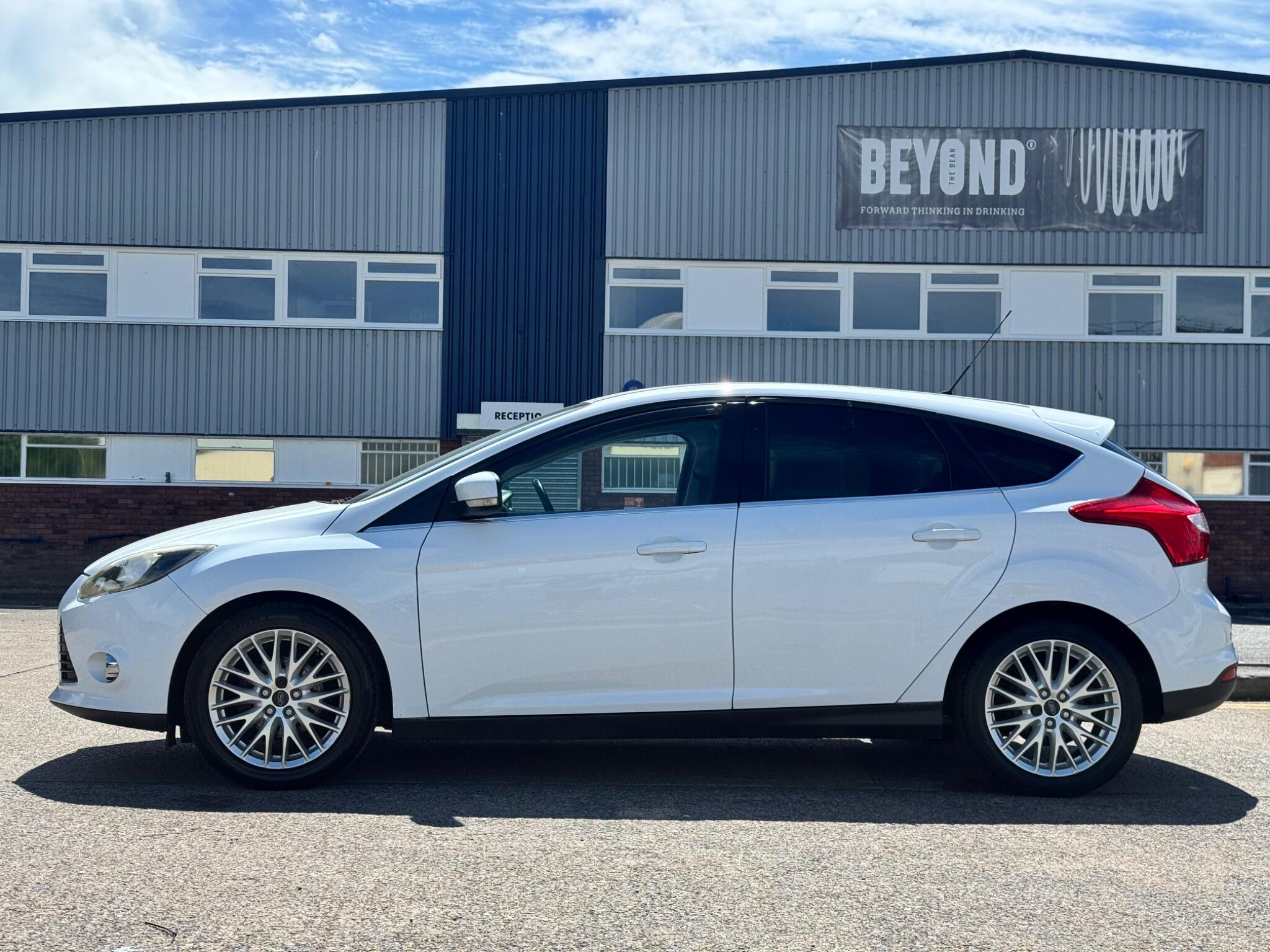 Ford Focus view 12