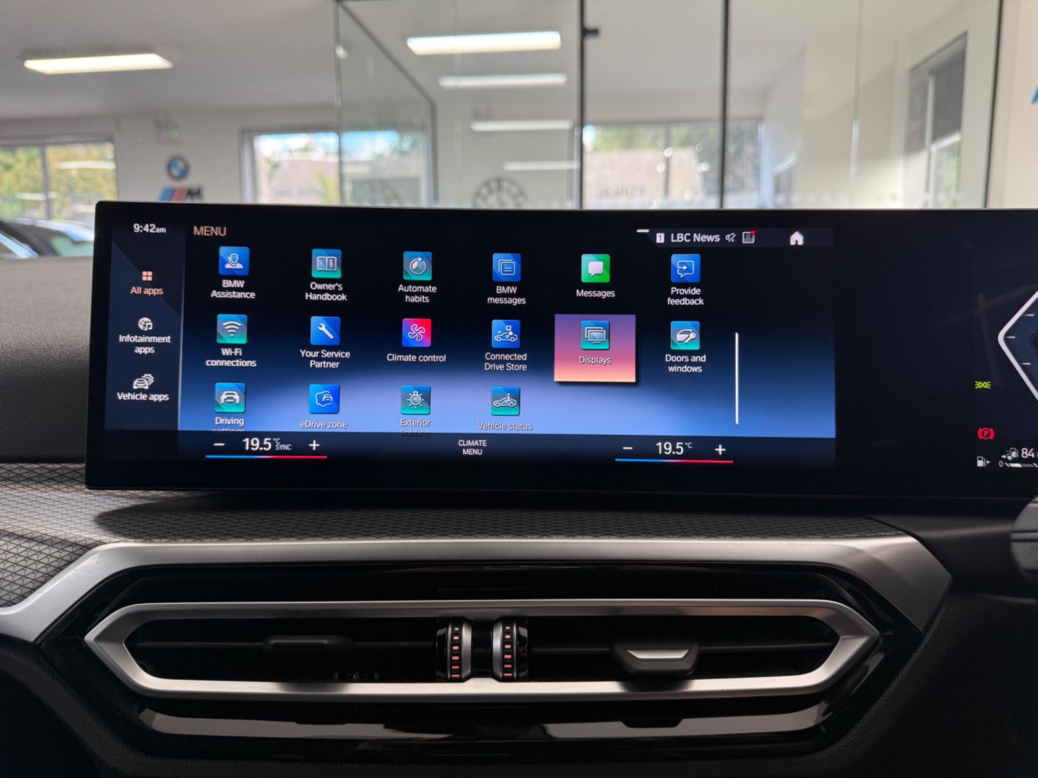 BMW 3 Series view 18